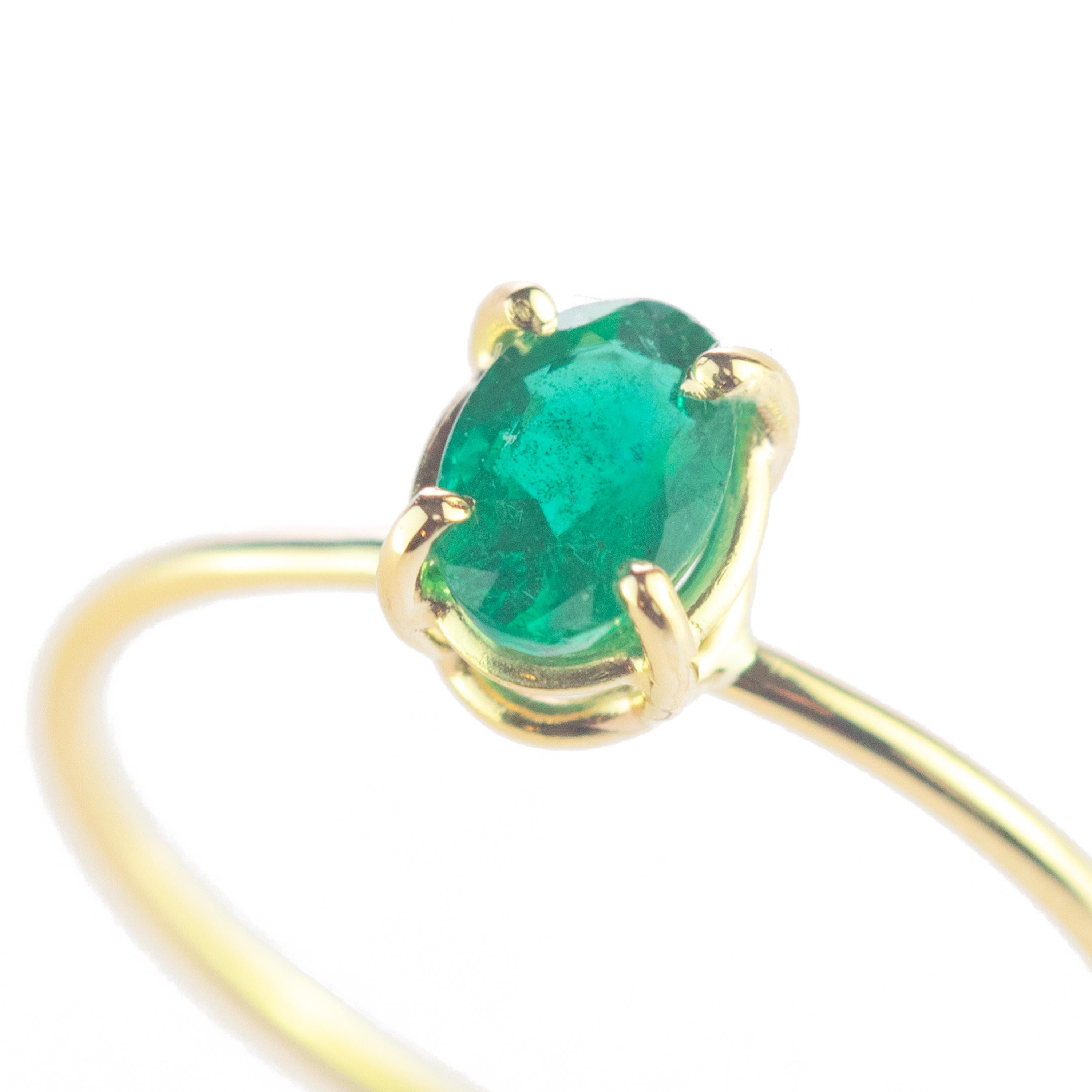 Retro Intini Jewels Emerald Oval 18 Karat Gold Cocktail Solitaire Handmade Chic Ring For Sale