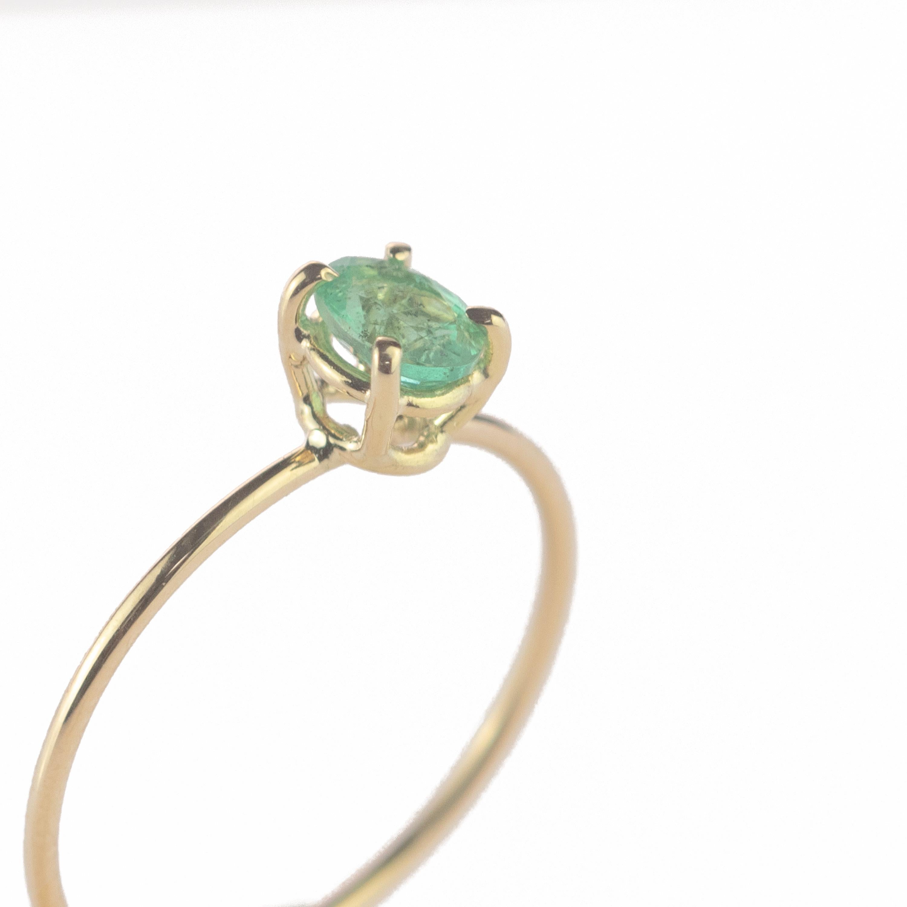 Intini Jewels Emerald Oval 9 Karat Gold Cocktail Band Handmade Chic Ring For Sale 1