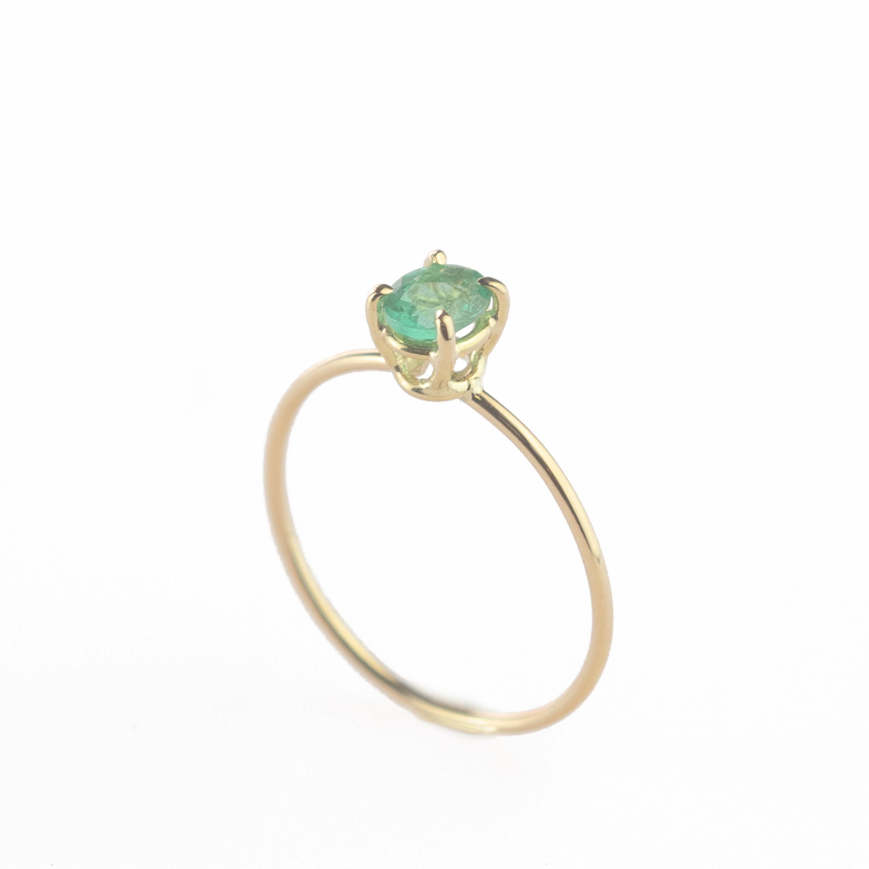 Intini Jewels Emerald Oval 9 Karat Gold Cocktail Band Handmade Chic Ring For Sale 2
