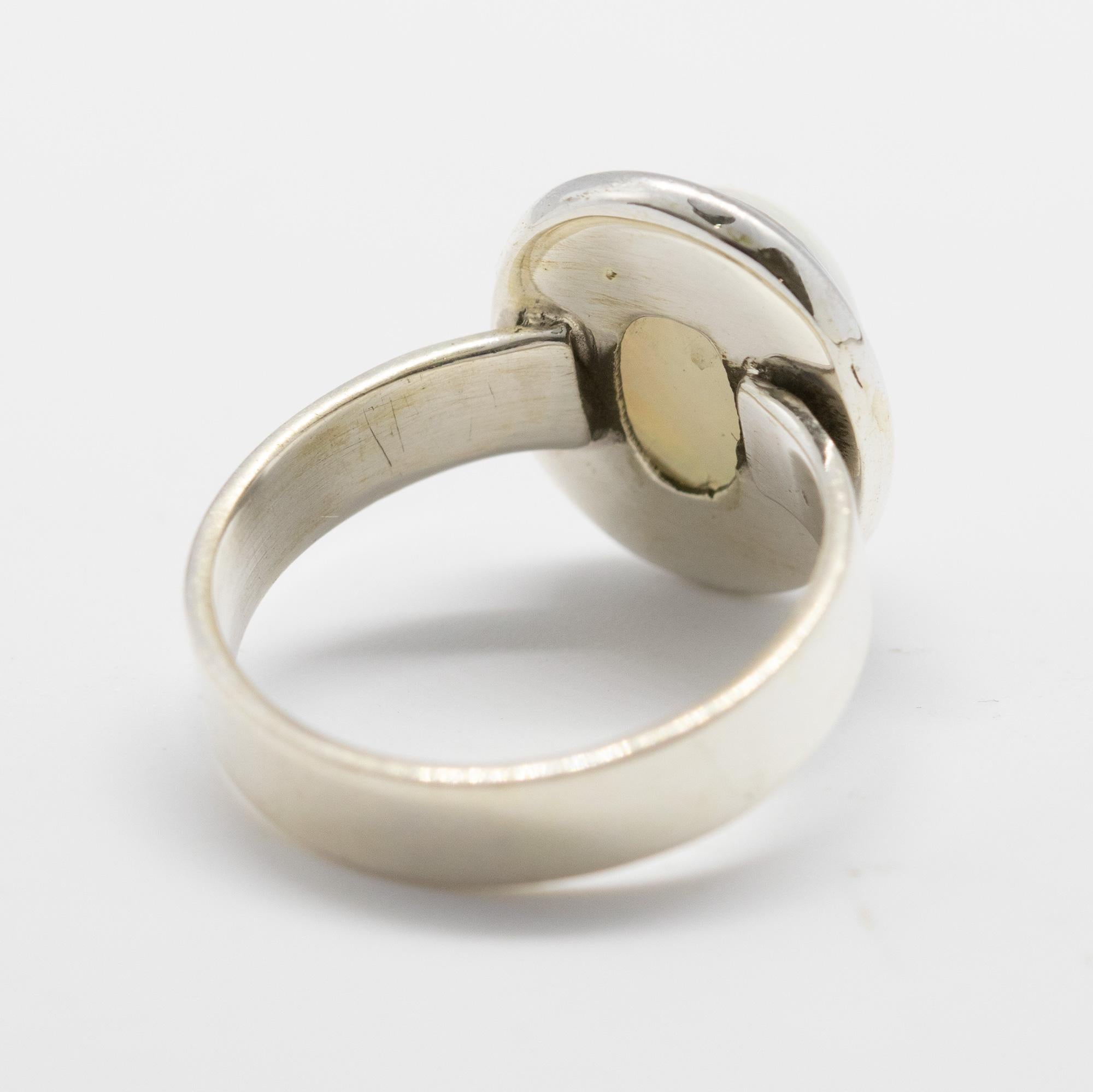 Anillo oval de cóctel de plata de ley con cabujón de ópalo natural etíope en Nuevo estado para la venta en Milano, IT