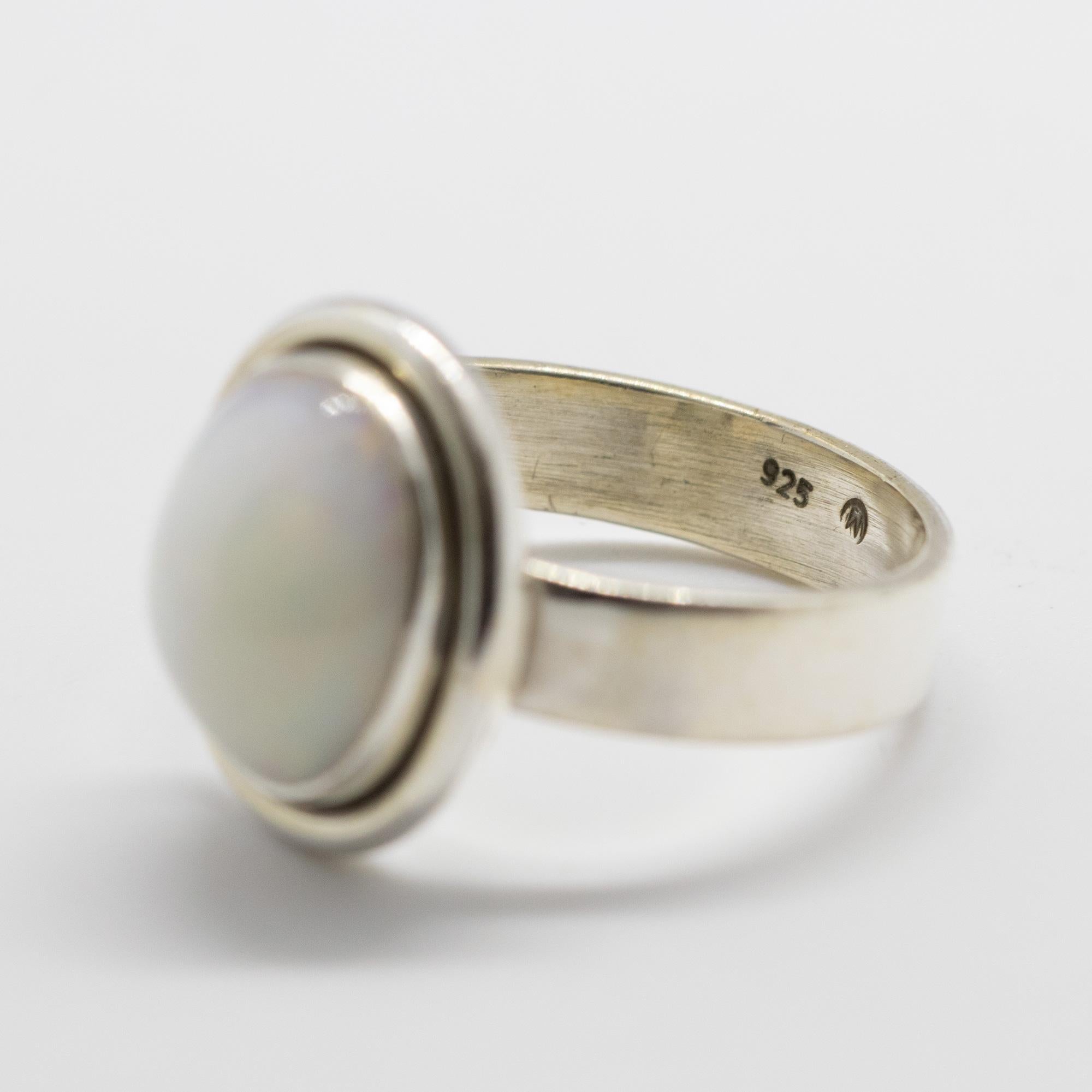 Femenino o masculino Anillo oval de cóctel de plata de ley con cabujón de ópalo natural etíope en venta