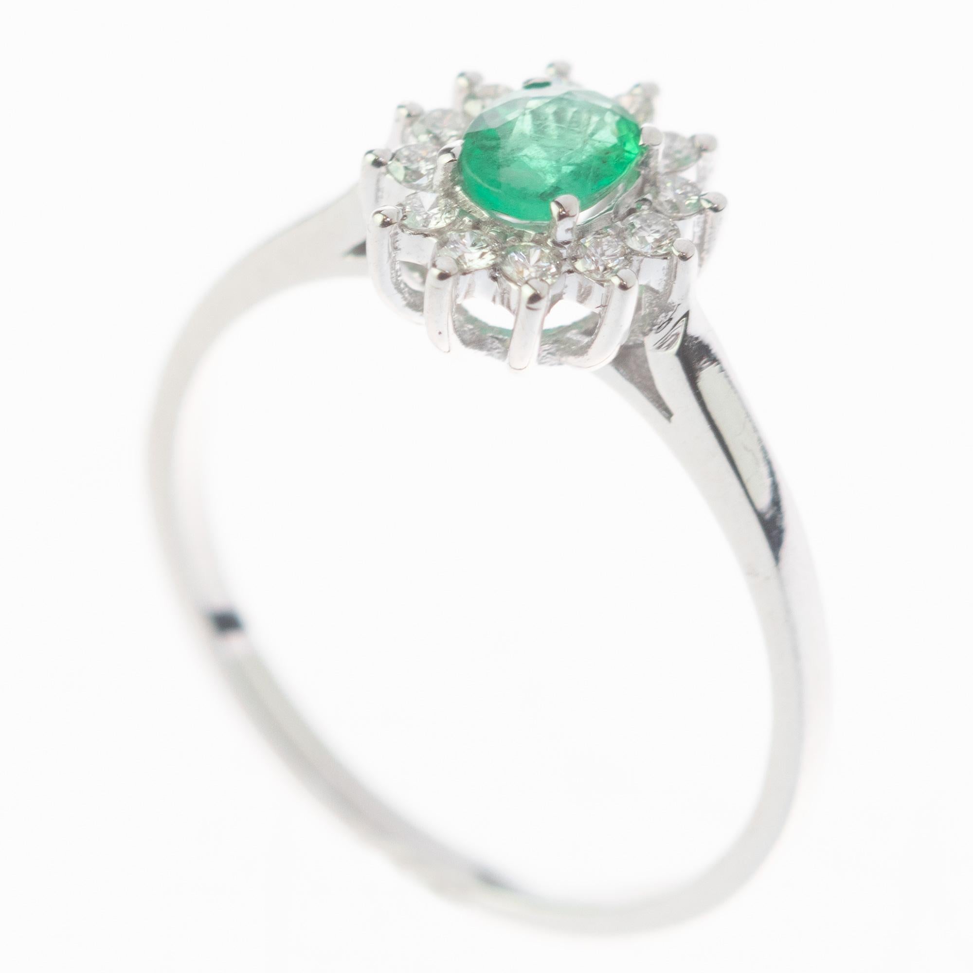 Dietini Juwelen Facettierter Smaragd Oval Diamant 18 Karat Weißgold Edwardianischer Ring im Angebot 2