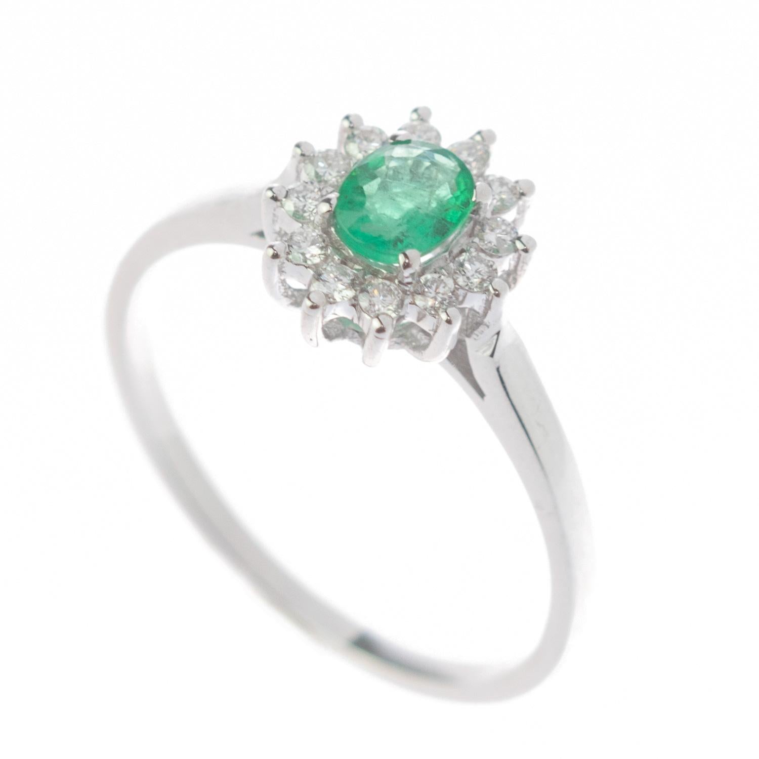 Dietini Juwelen Facettierter Smaragd Oval Diamant 18 Karat Weißgold Edwardianischer Ring im Angebot 3