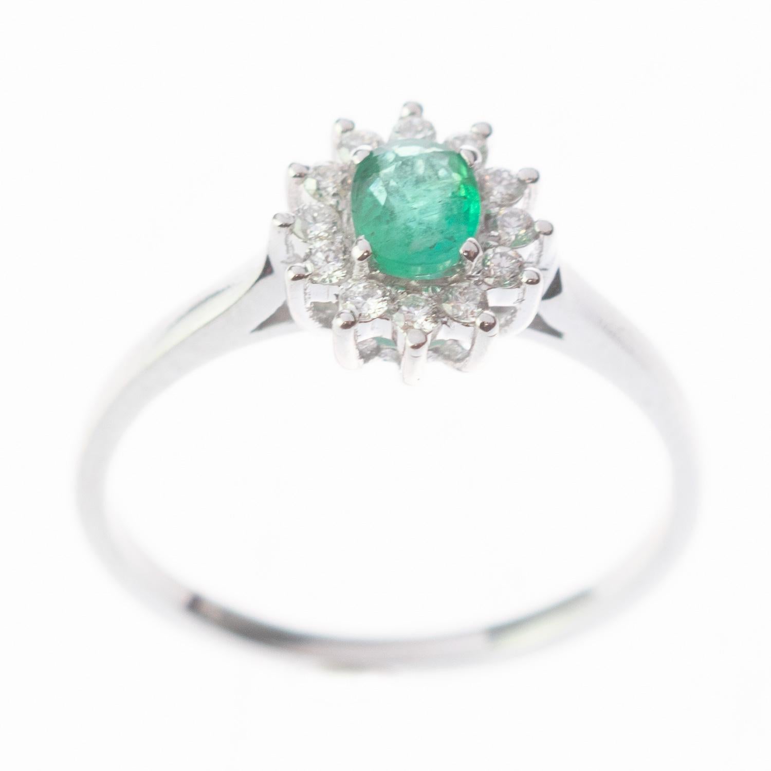 Dietini Juwelen Facettierter Smaragd Oval Diamant 18 Karat Weißgold Edwardianischer Ring im Angebot 4