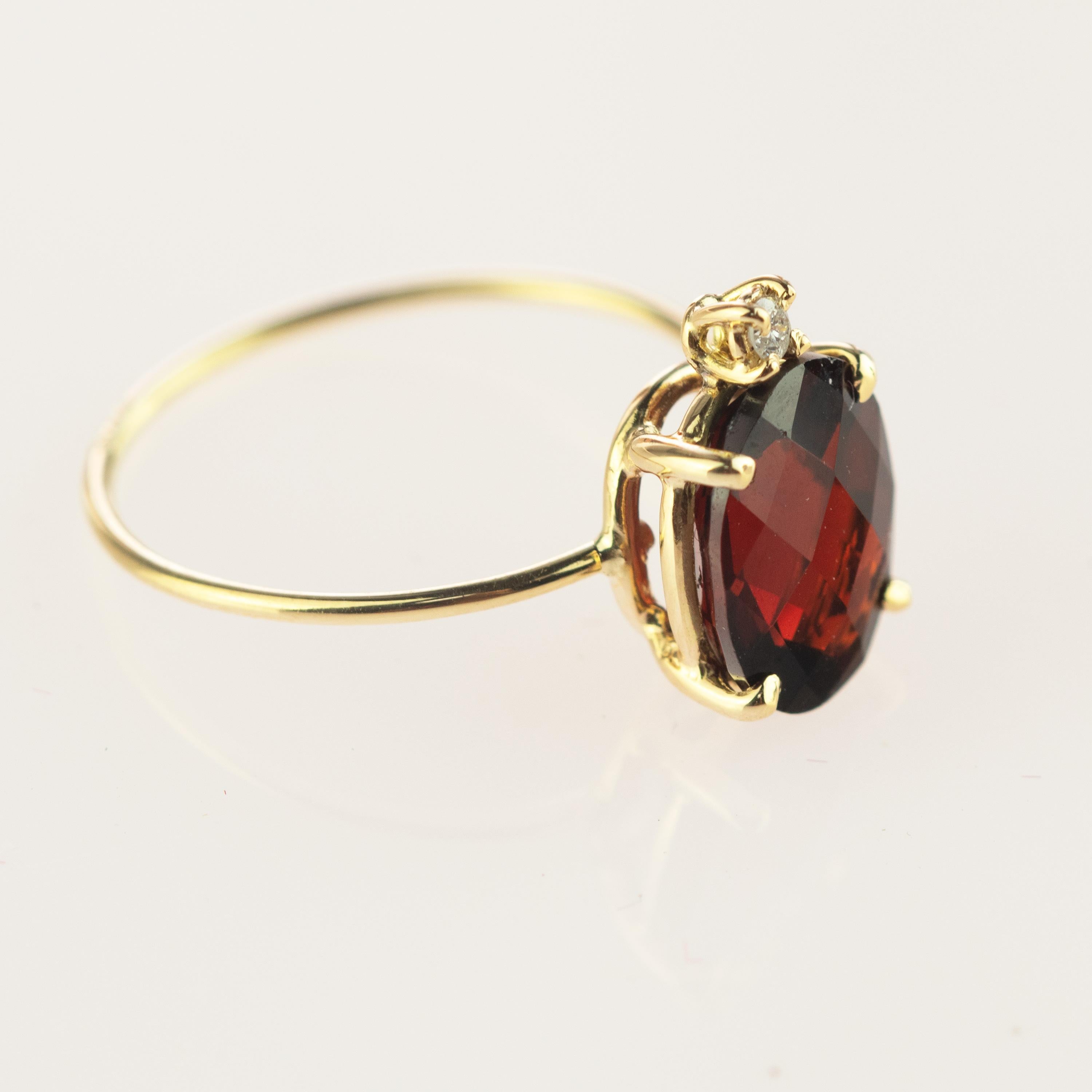 Intini Jewels, bague moderne faite à la main en or jaune 18 carats avec grenats facettés et diamants Neuf - En vente à Milano, IT