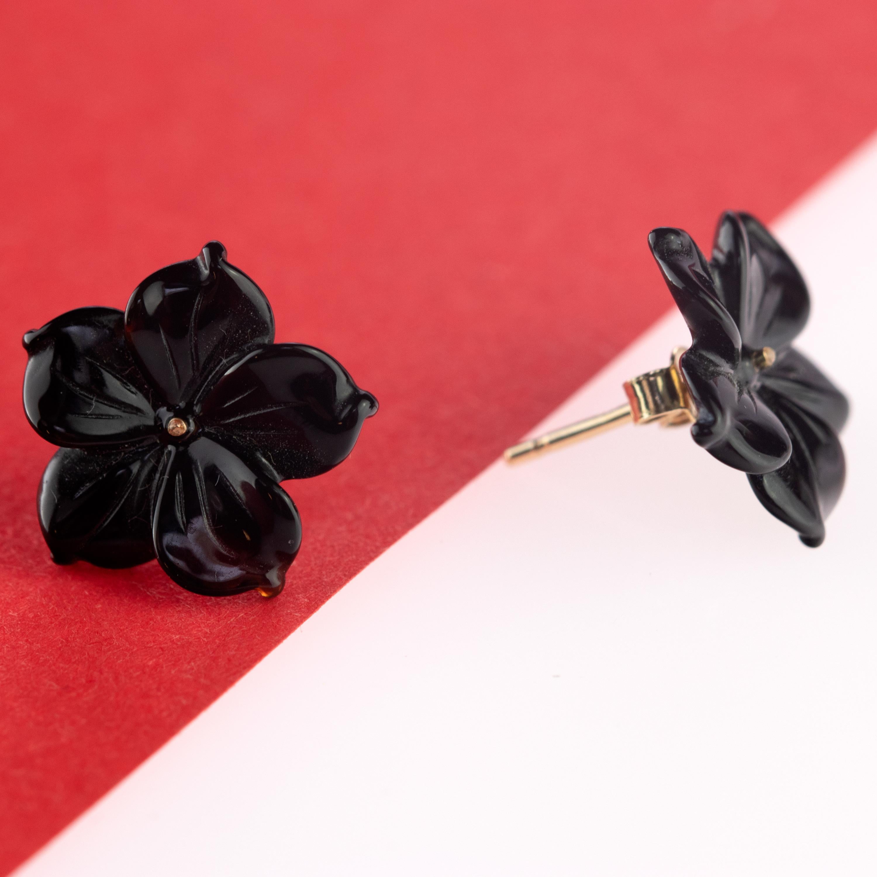 Intini Jewels Flower Clous d'oreilles italiens en or 14 carats et agate noire, fabriqués à la main en vente 1
