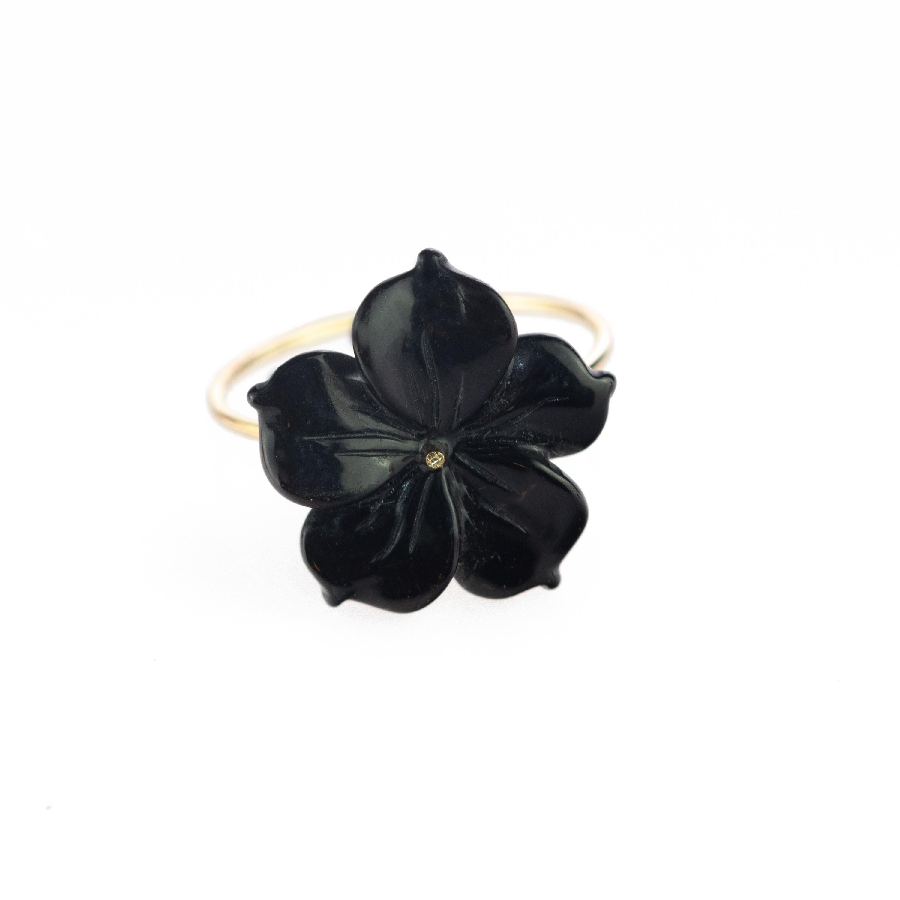 Intini Jewels Flower Bague cocktail italienne en or 18 carats et agate noire, faite à la main en vente 1