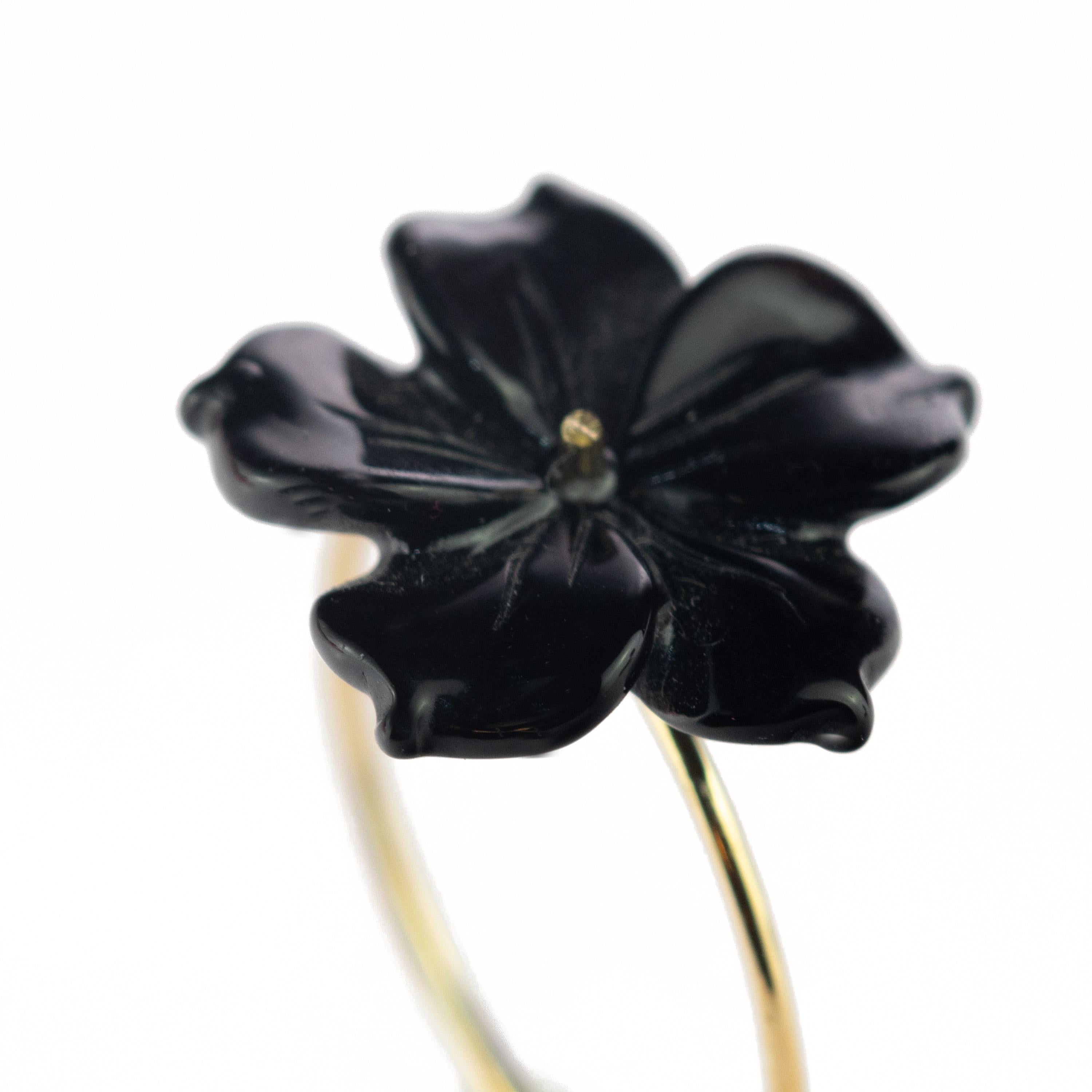 Intini Jewels Flower 9 Karat Gold Black Agate Handmade Italian Cocktail Ring In New Condition For Sale In Milano, IT