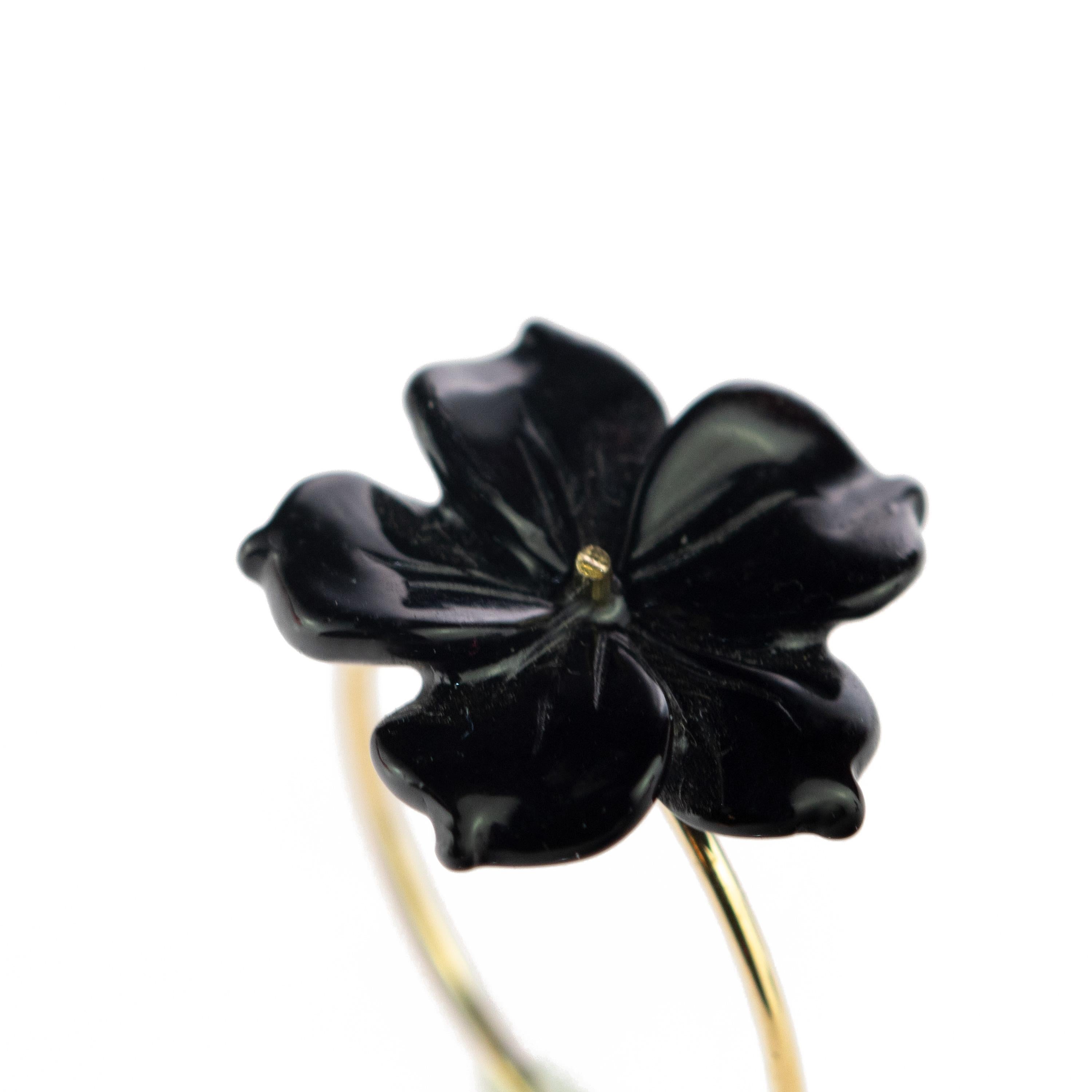 Astonishing and delicate 3.5 carat black agate flower ring. Carved petals that evoke the italian handmade traditional jewelry work, wrapping itself in a soft look enriched with 9 karat yellow gold manifesting glamour and exquisite taste. Cocktail