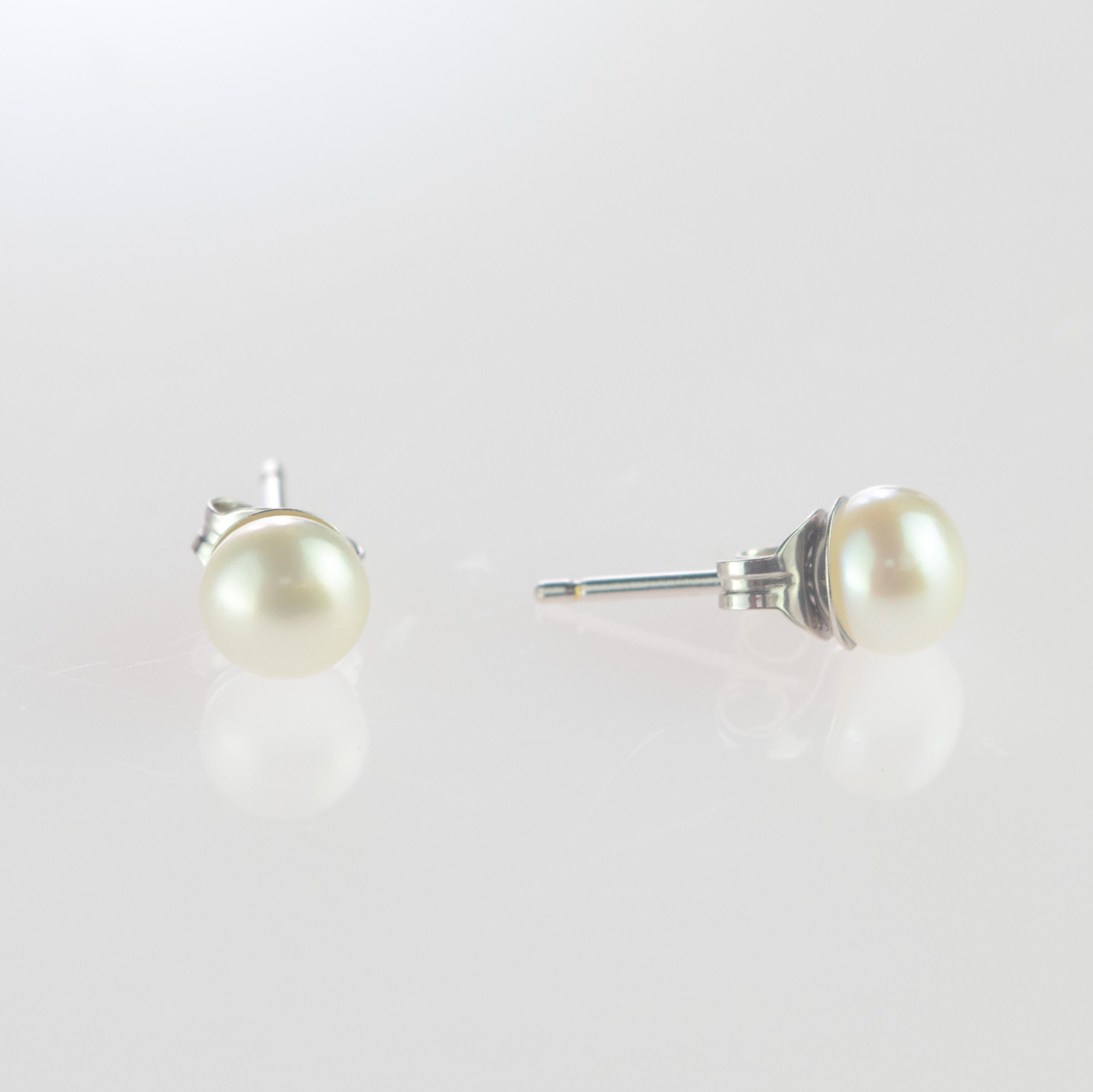 Round Cut Intini Jewels Freshwater Pearl 14 Karat White Gold Stud Cocktail Earrings For Sale