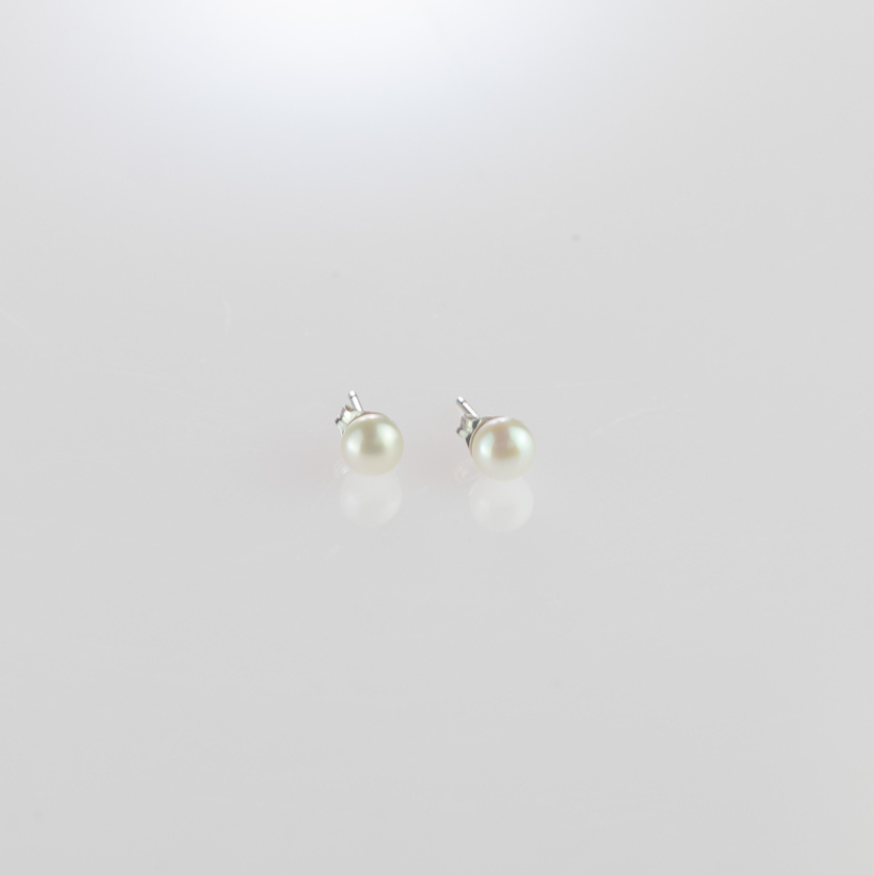 Intini Jewels Freshwater Pearl 14 Karat White Gold Stud Cocktail Earrings For Sale 3