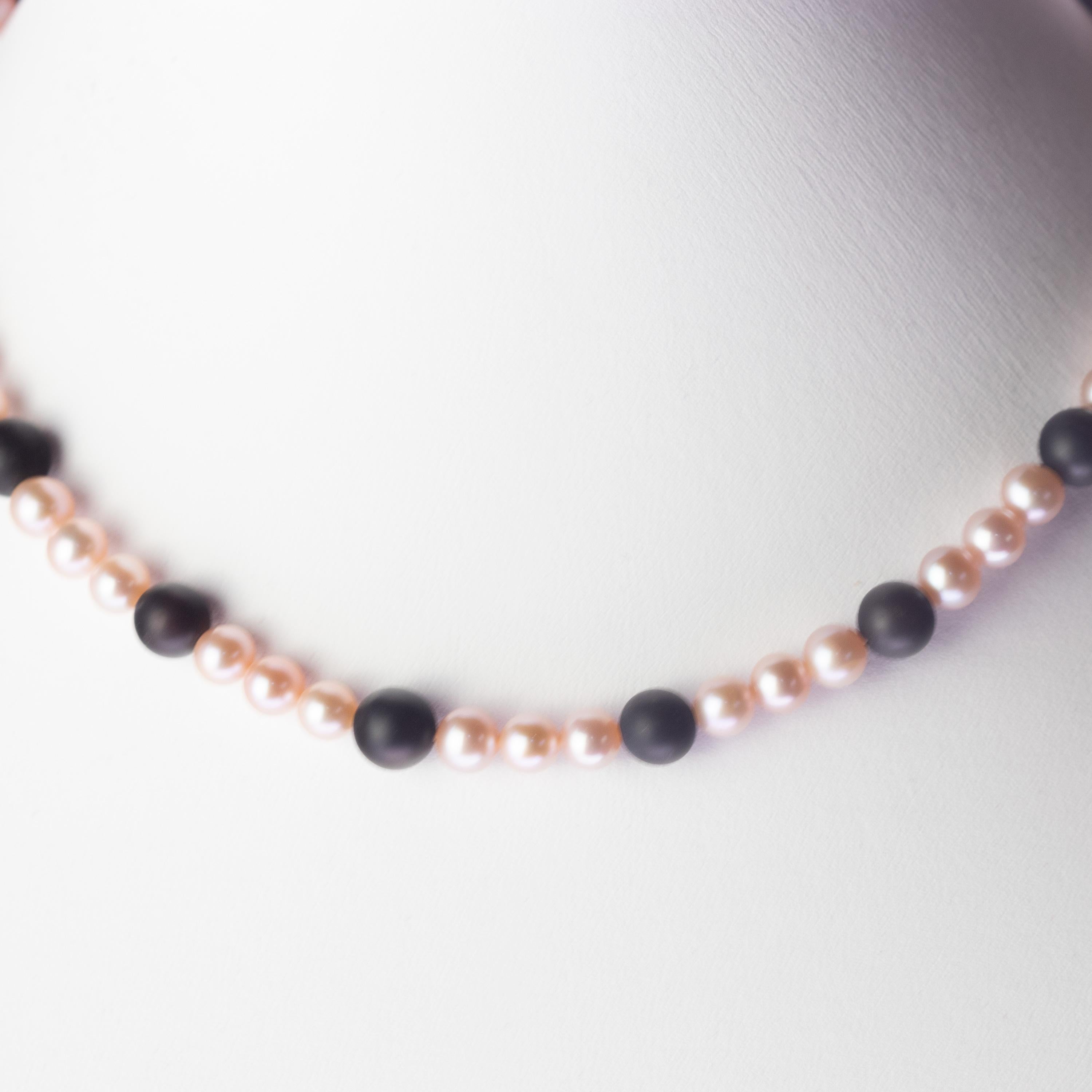 Intini Jewels Collier en or jaune 18 carats avec perles d'eau douce et agate noire naturelle Pour femmes en vente