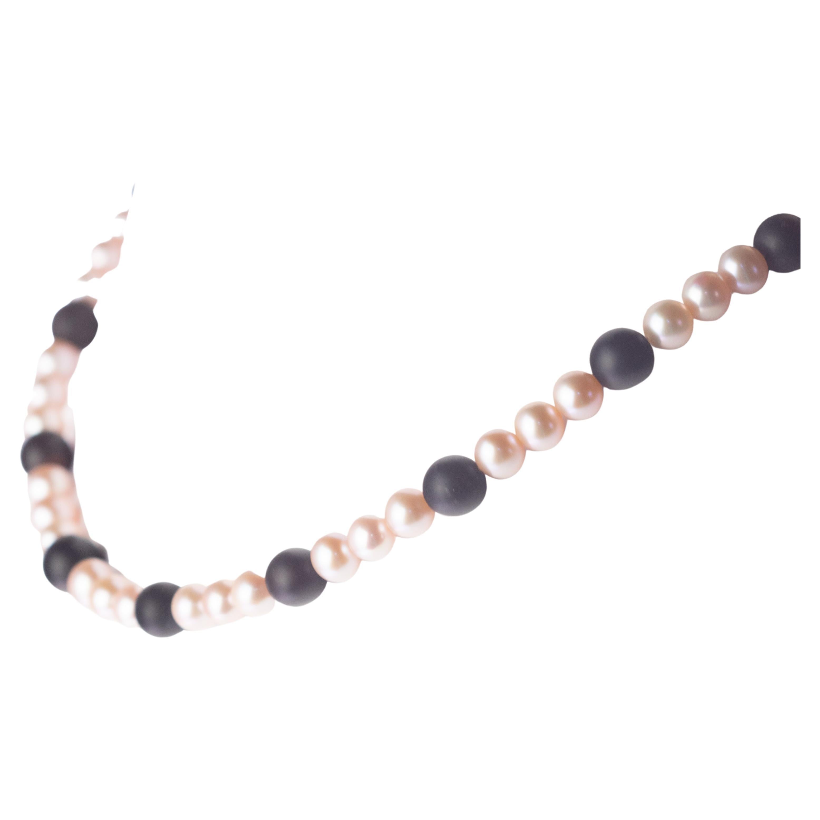Intini Jewels Freshwater Pearl Black Agate Natural 18 Karat Yellow Gold Necklace For Sale