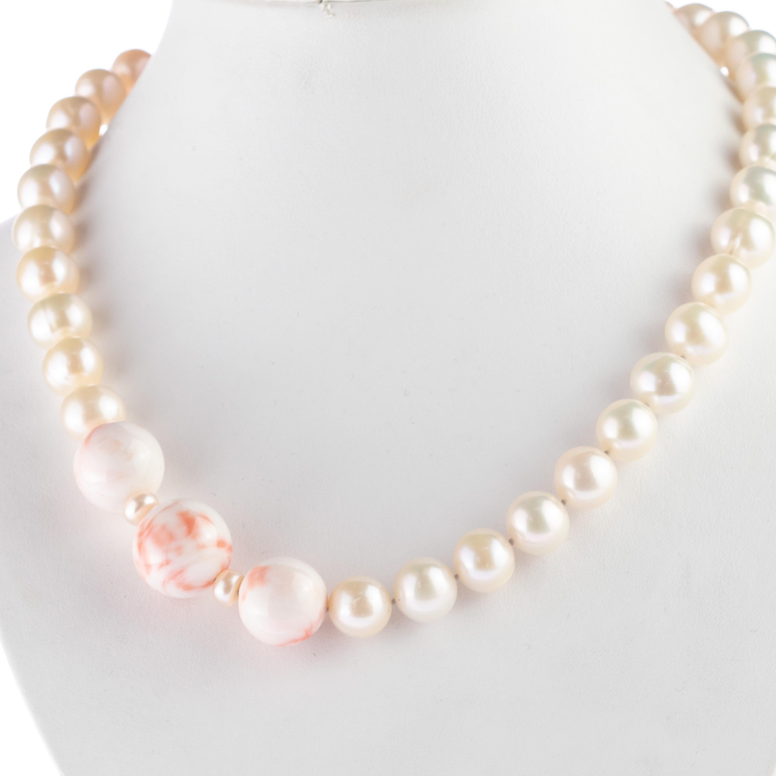 A timeless design meets charming coral. Top quality materials for a Made in Italy iconic necklace. First class freshwater pearls and coral with an elegant closure in 14k white gold. An iconic collier for an elegant outfit.

Pearls are thought to