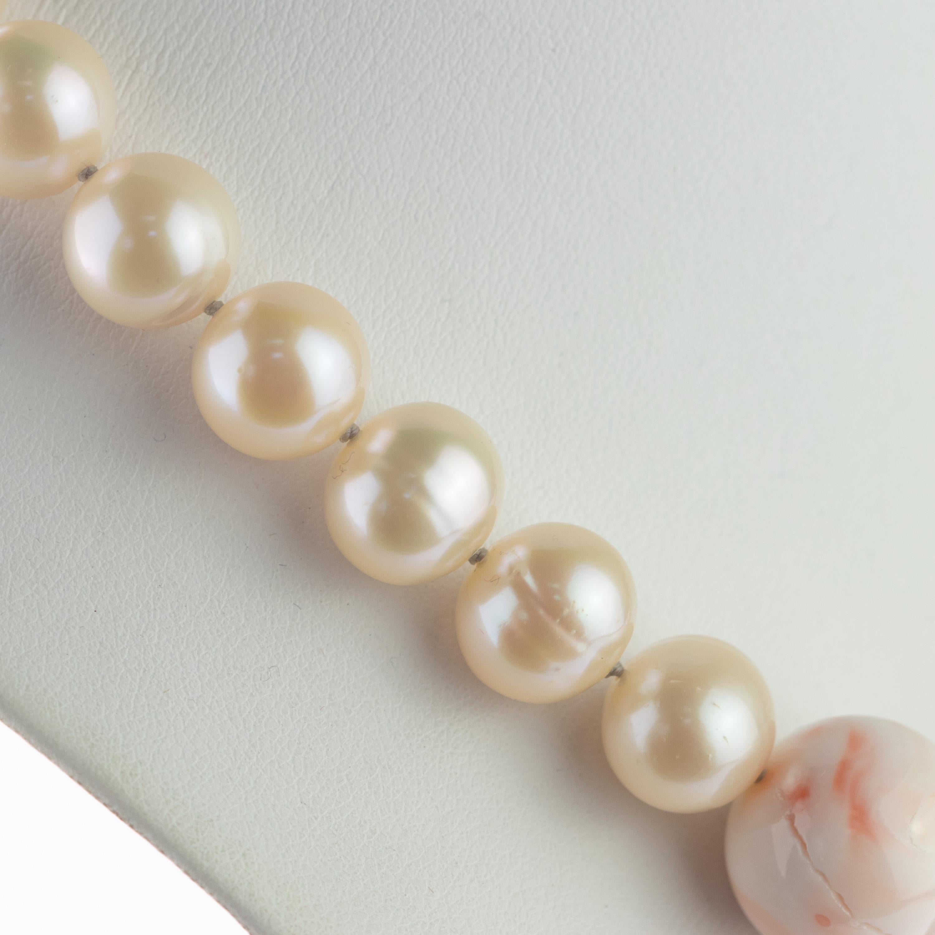Classical Roman Intini Jewels Freshwater Pearl Coral 14 Karat White Gold Cocktail Necklace For Sale