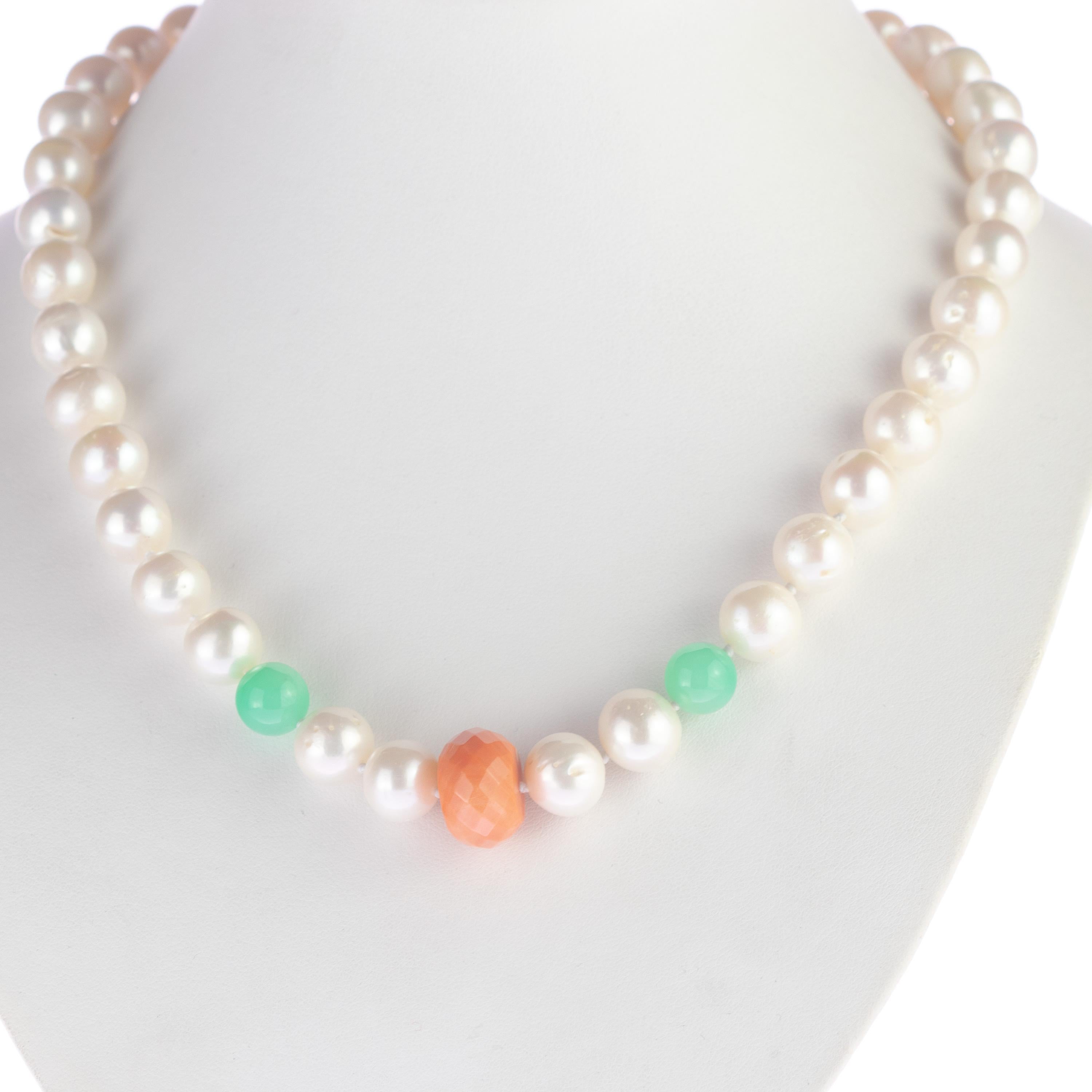 Intini Jewels Collana di perle d'acqua dolce, corallo e crisoprasio in argento sterling In condizioni Nuovo in vendita a Milano, IT