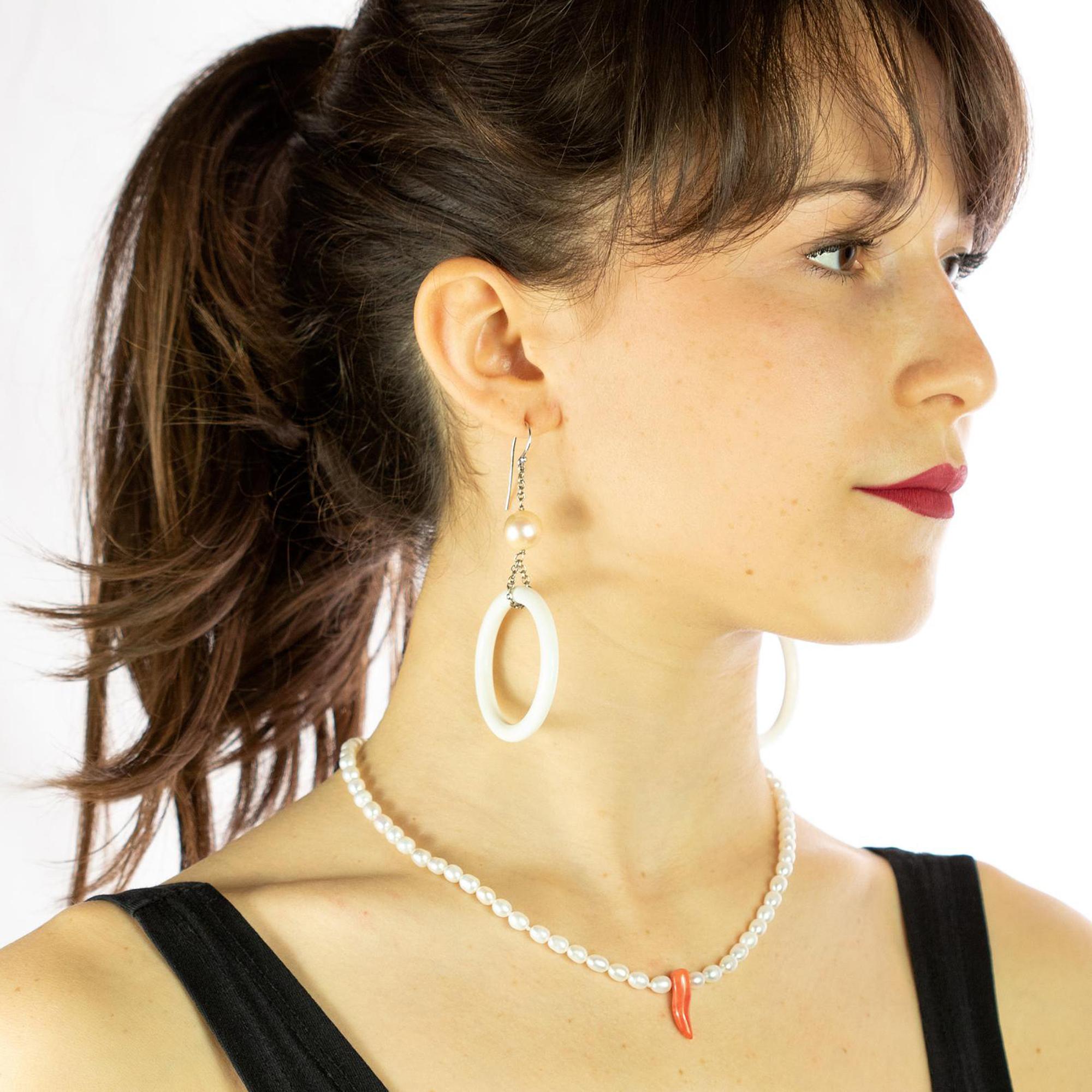 Intini Jewels Collana da cocktail con perle d'acqua dolce e corallo in argento sterling in vendita 2