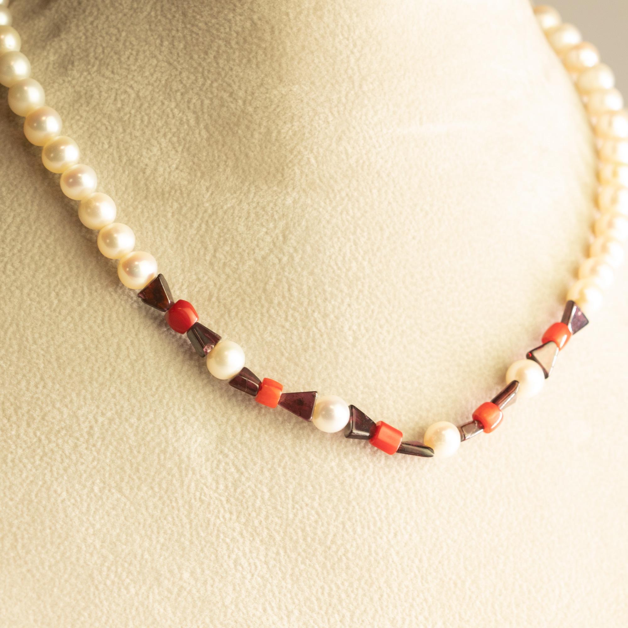 Intini Jewels Collier déco bohème chic en or 18 carats avec perles d'eau douce et grenats Bambu Unisexe en vente