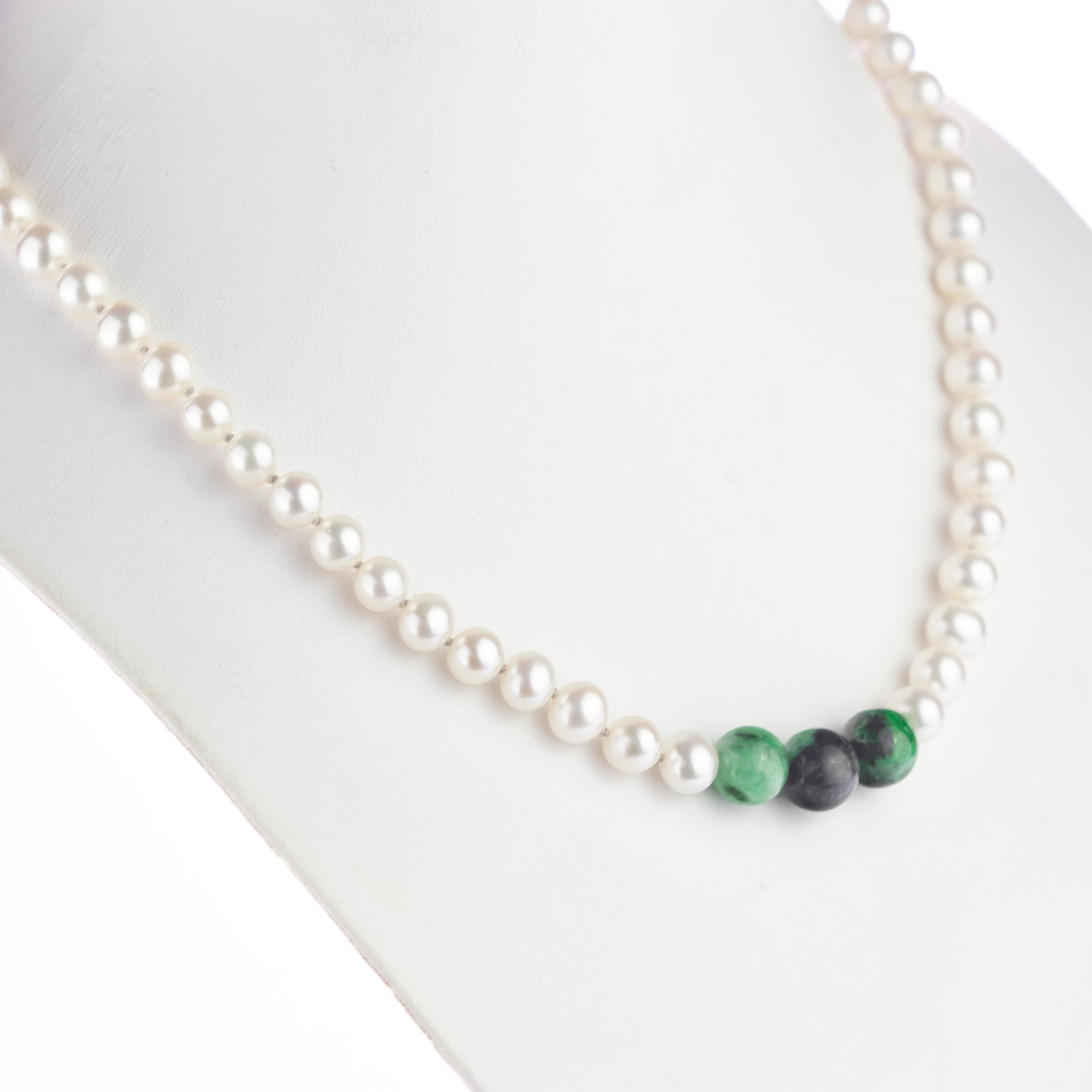 A timeless design meets charming jade. Top quality materials for a Made in Italy iconic necklace. First class freshwater pearls and jade with an elegant closure in 14k yellow gold. An iconic collier for an elegant outfit.

Pearls are thought to