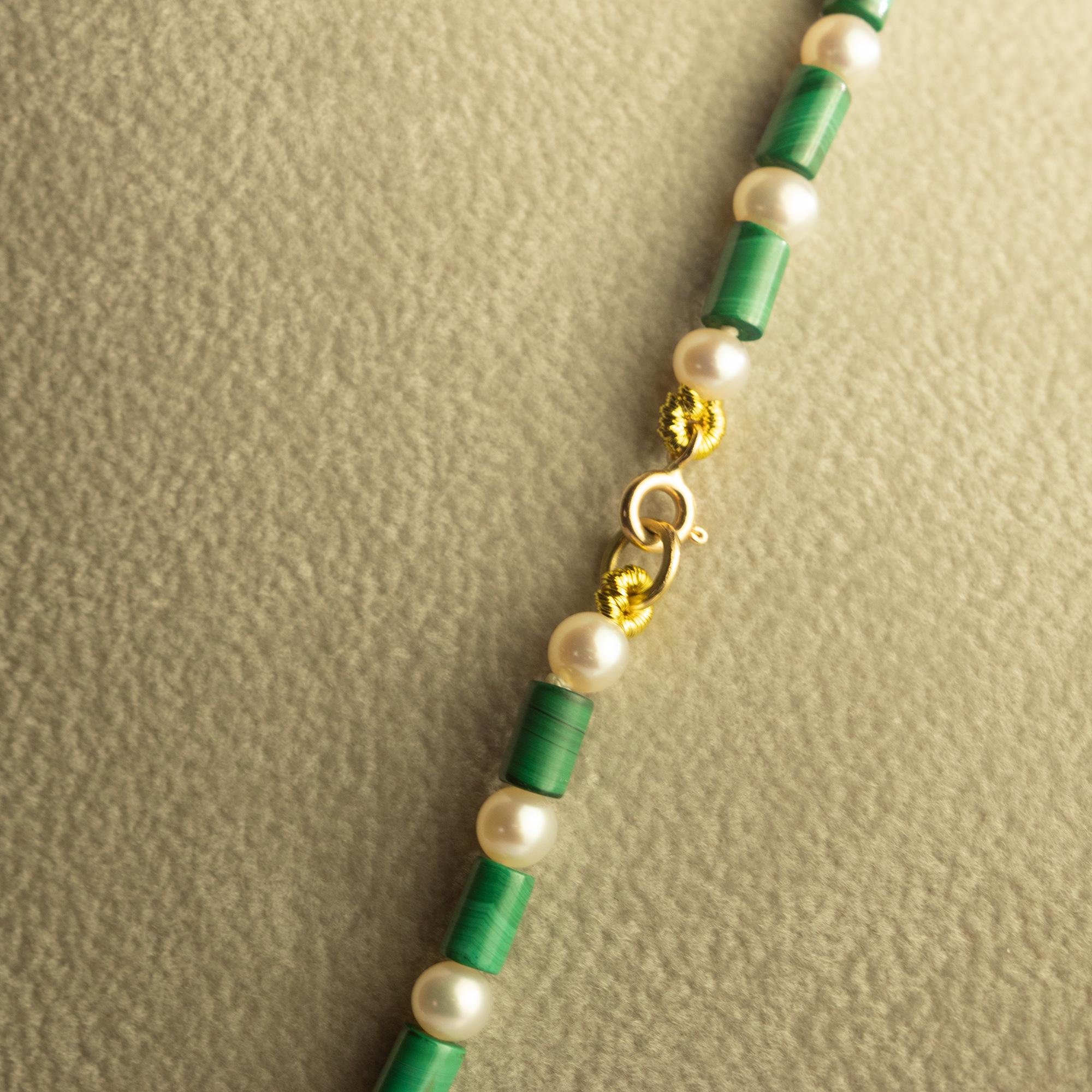 Intini Jewels - Collana Boho Chic Deco in oro 18 carati con perle d'acqua dolce e malachite In condizioni Nuovo in vendita a Milano, IT