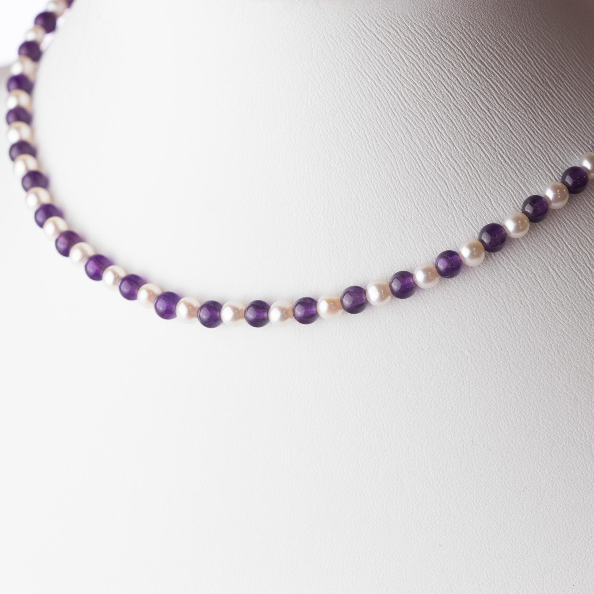 Taille mixte Intini Jewels Collier déco bohème chic en or 18 carats avec perles d'eau douce et améthyste naturelle en vente