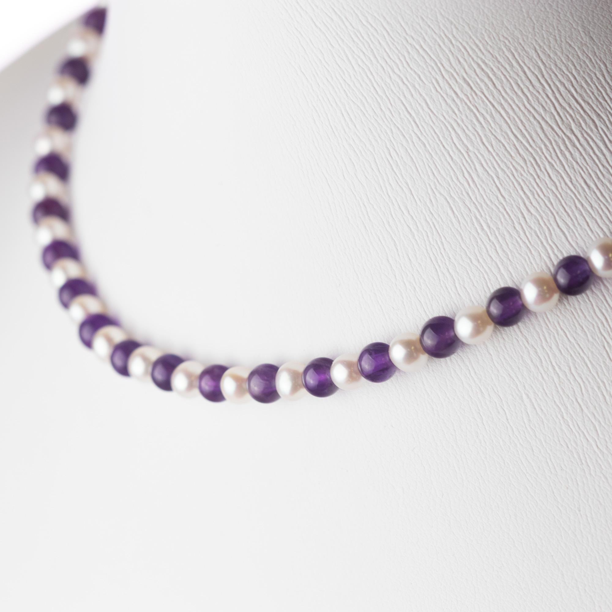 Intini Jewels Collier déco bohème chic en or 18 carats avec perles d'eau douce et améthyste naturelle Unisexe en vente