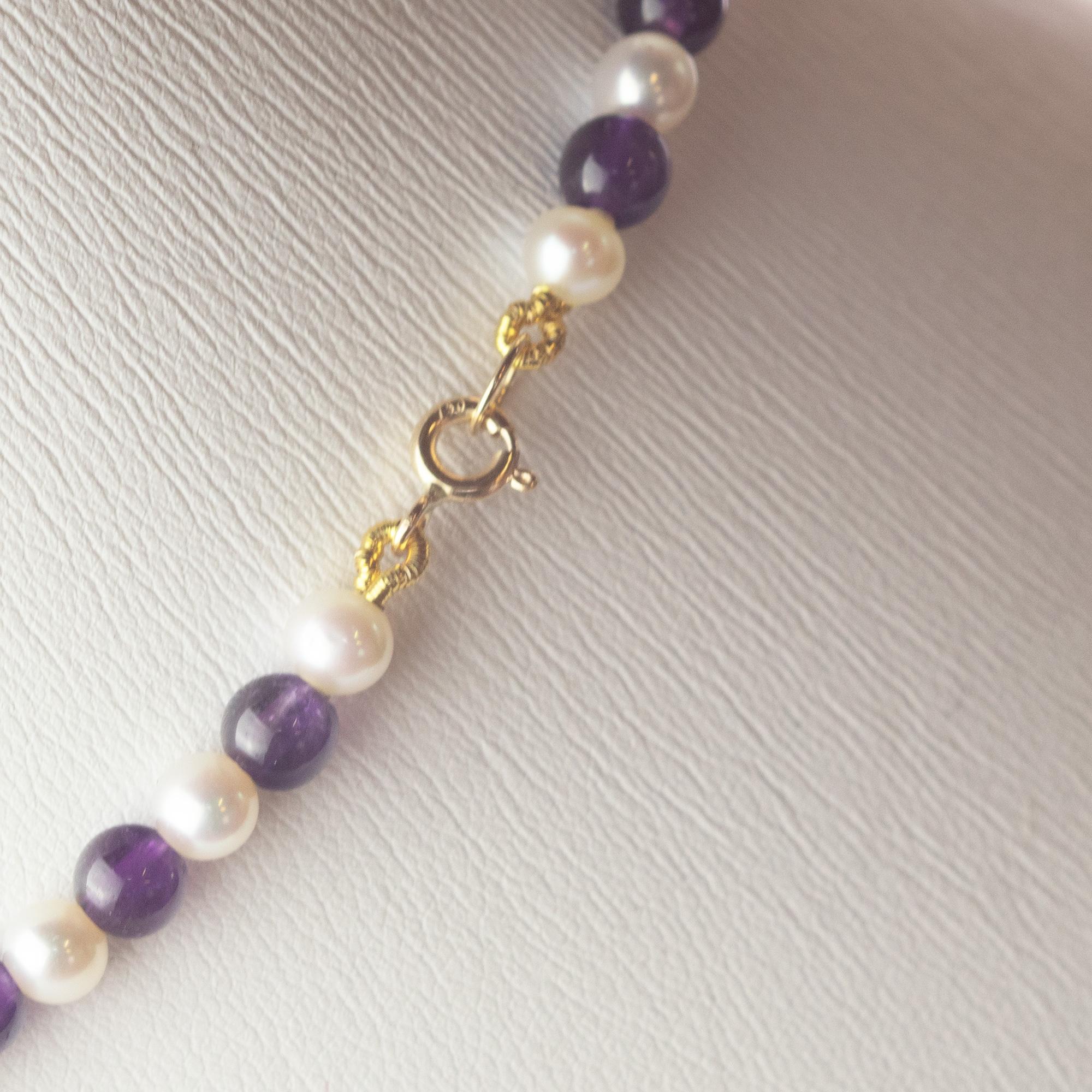 Intini Jewels Collier déco bohème chic en or 18 carats avec perles d'eau douce et améthyste naturelle en vente 2