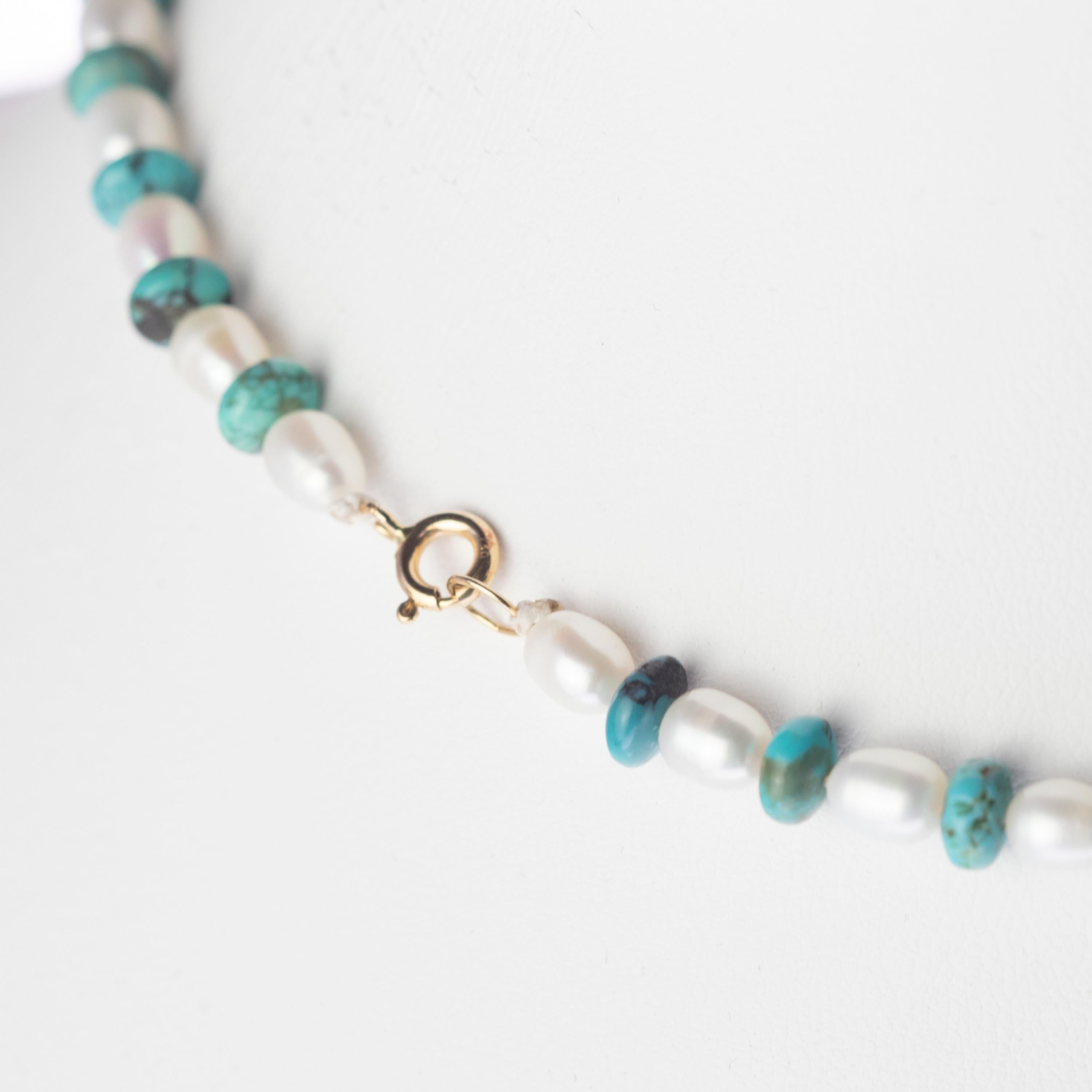 Taille mixte Intini Jewels Collier en or jaune 14 carats avec perles d'eau douce et turquoise naturelle en vente