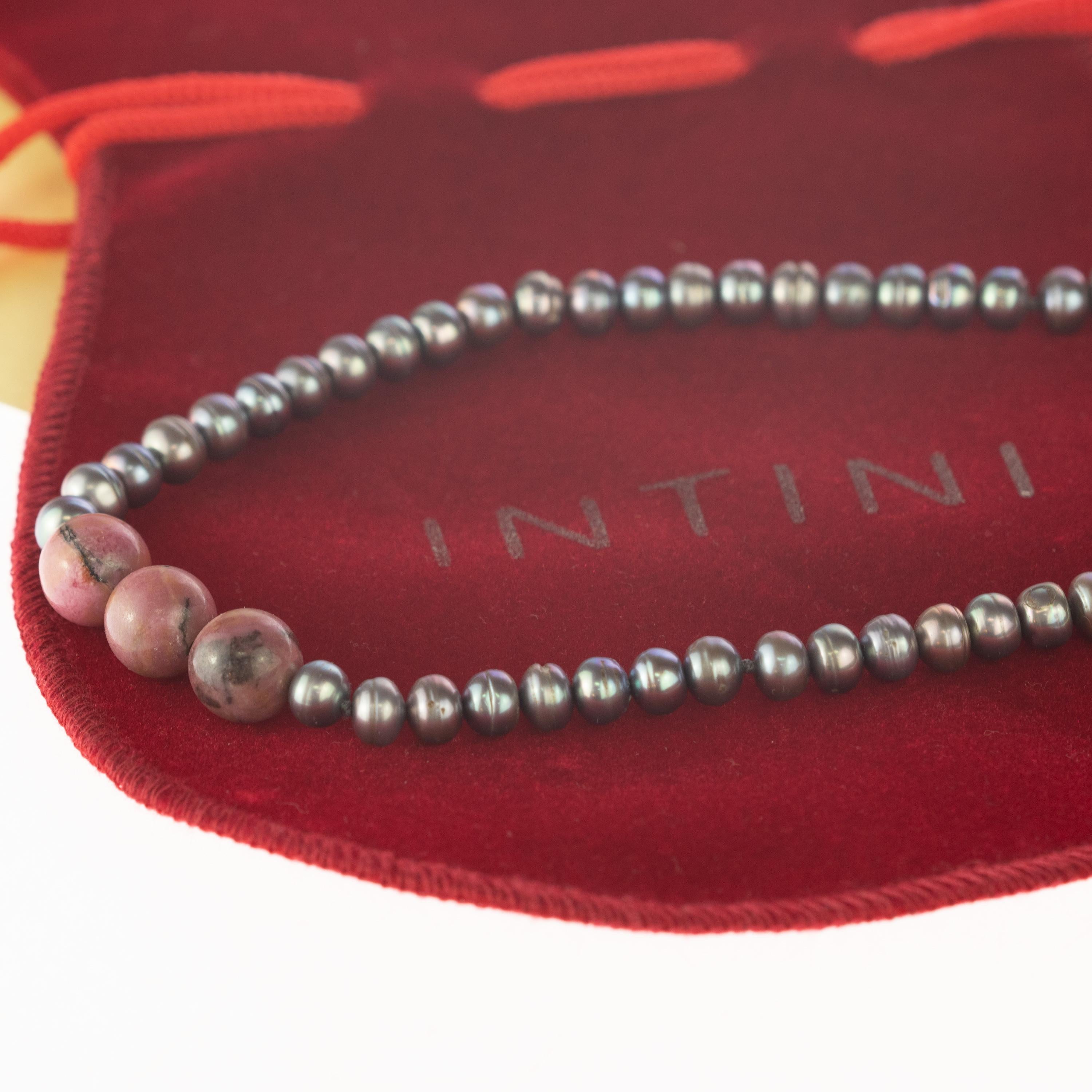 Intini Jewels - Collana da cocktail con perle d'acqua dolce e rodonite in oro giallo 18 carati in vendita 2