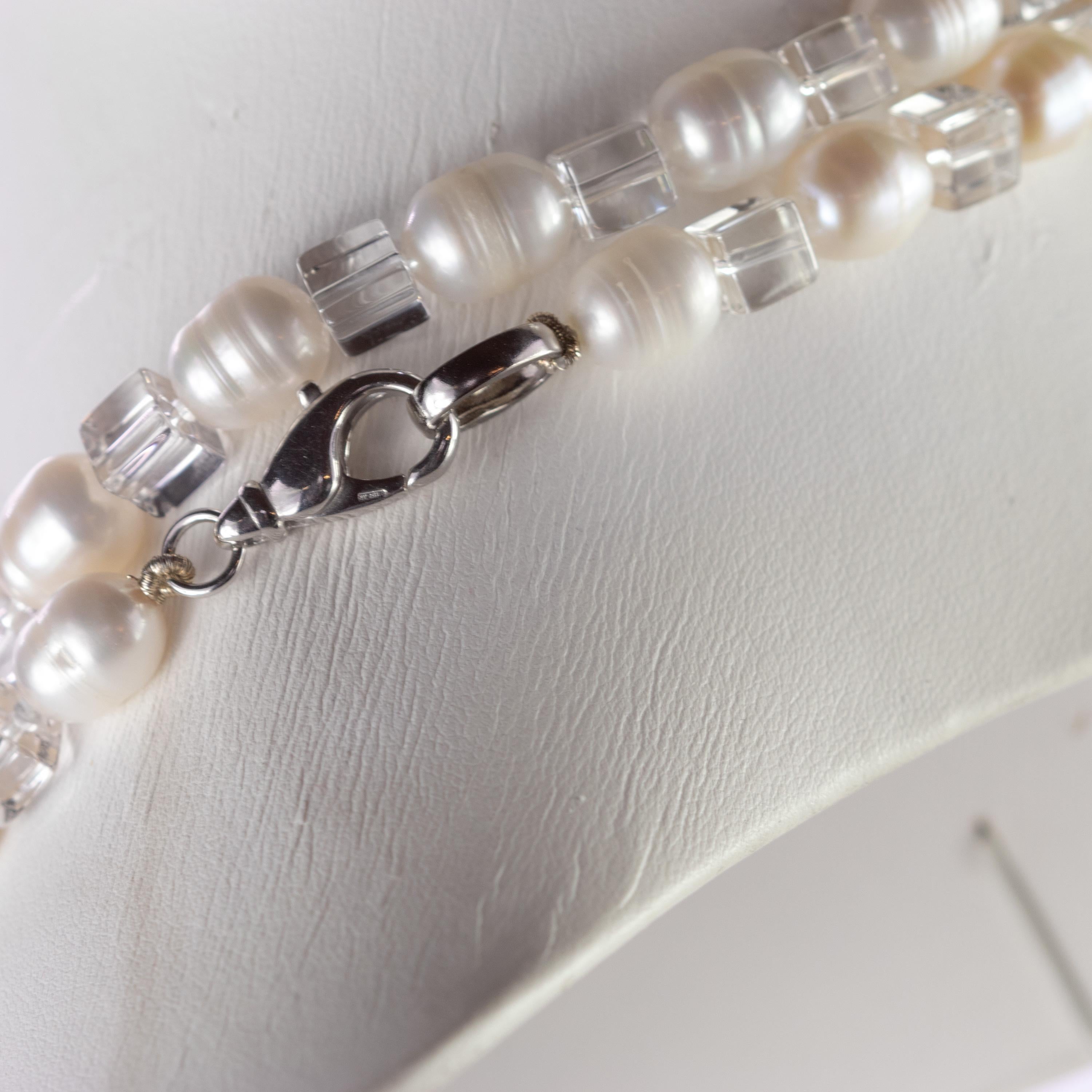 Donna Intini Jewels - Collana di perle d'acqua dolce con catena lunga e perline in argento 925 in vendita