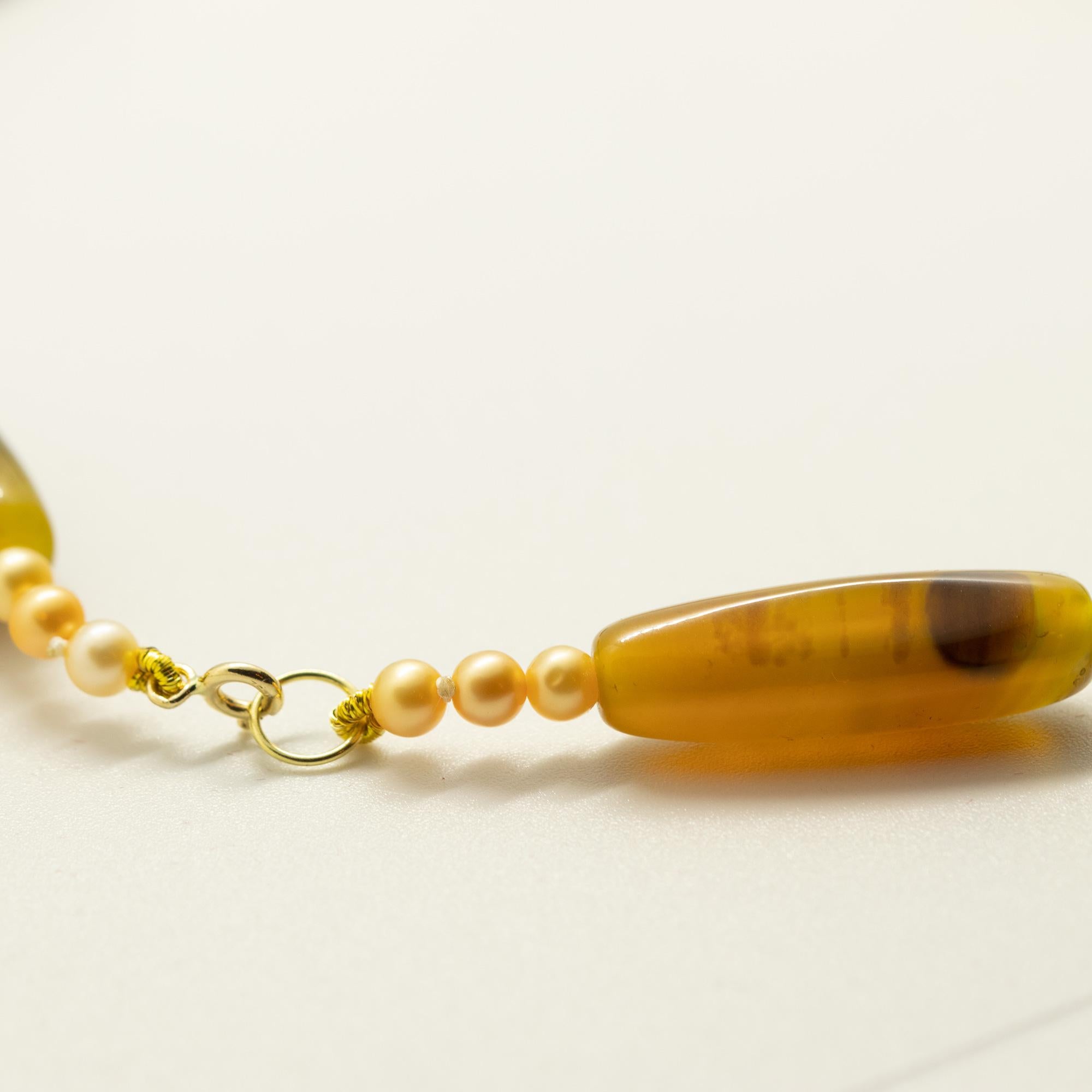 Intini Jewels Collier unisexe bohème chic en or jaune 18 carats avec perles d'eau douce et agate Unisexe en vente