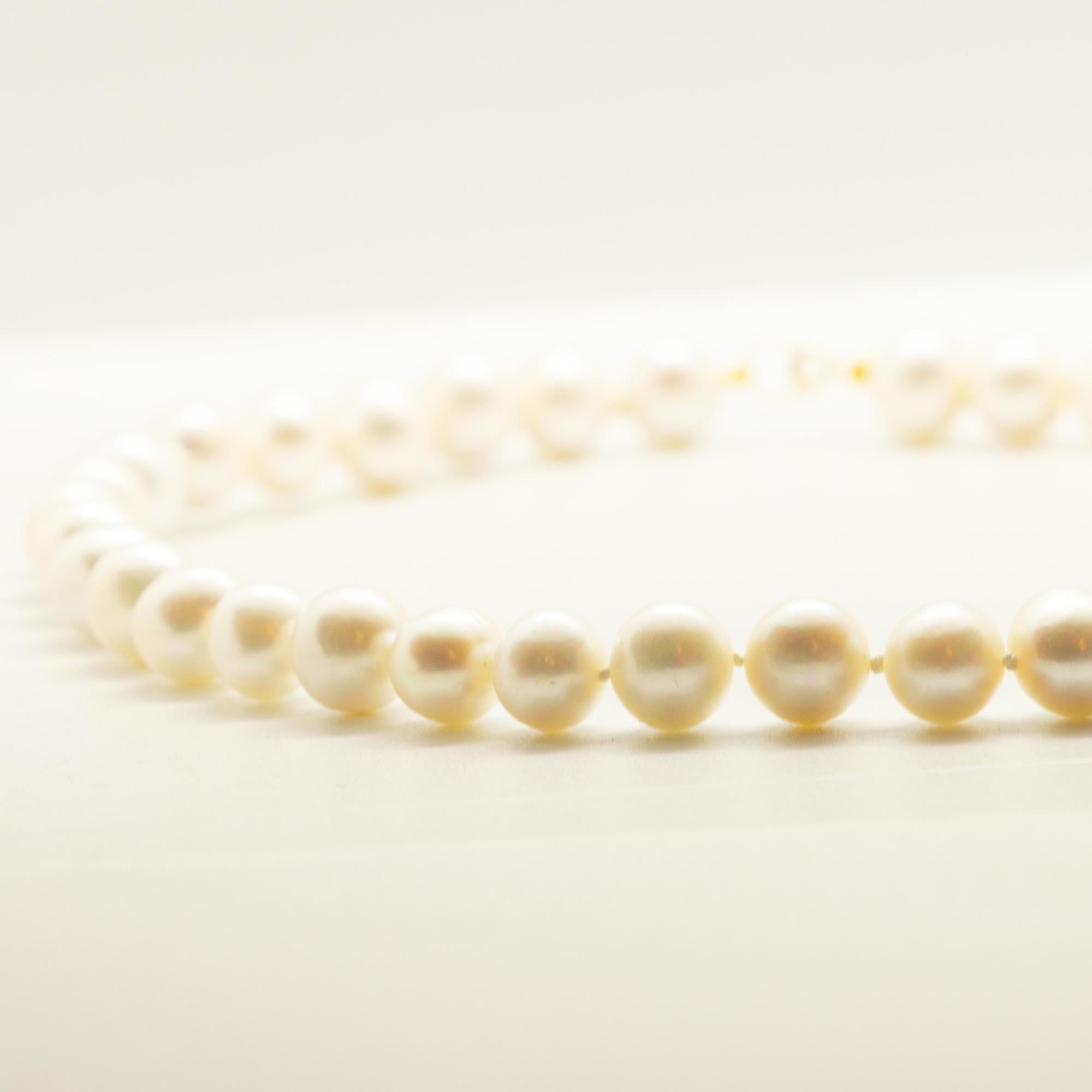 Taille ronde Intini Jewels Collier AA en or jaune 18 carats avec perles d'eau douce et perles en vente