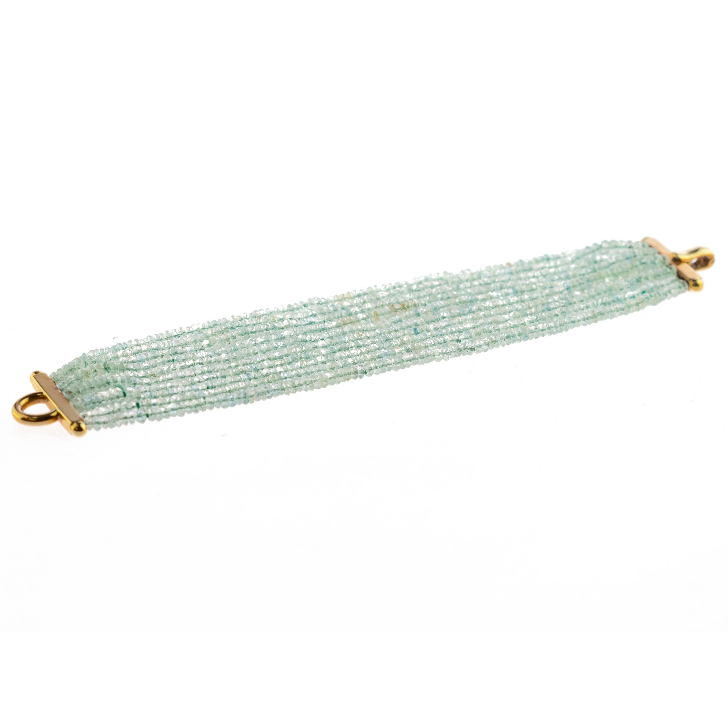 Exotic, bright and stunning aquamarine rondelle bracelet with 18 karat yellow gold clasp. This gemstone has a cooling and calming effect and develops concentration and focus. It is made up of colorful precious stones that radiate a shine and