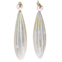 Intini Jewels Orecchini con gocce di perle d
acqua dolce intagliate in oro