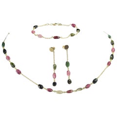 tini Jewels: Set aus ovalen Ohrringen und Halskette und Armband, vergoldete Kette mit Turmalin