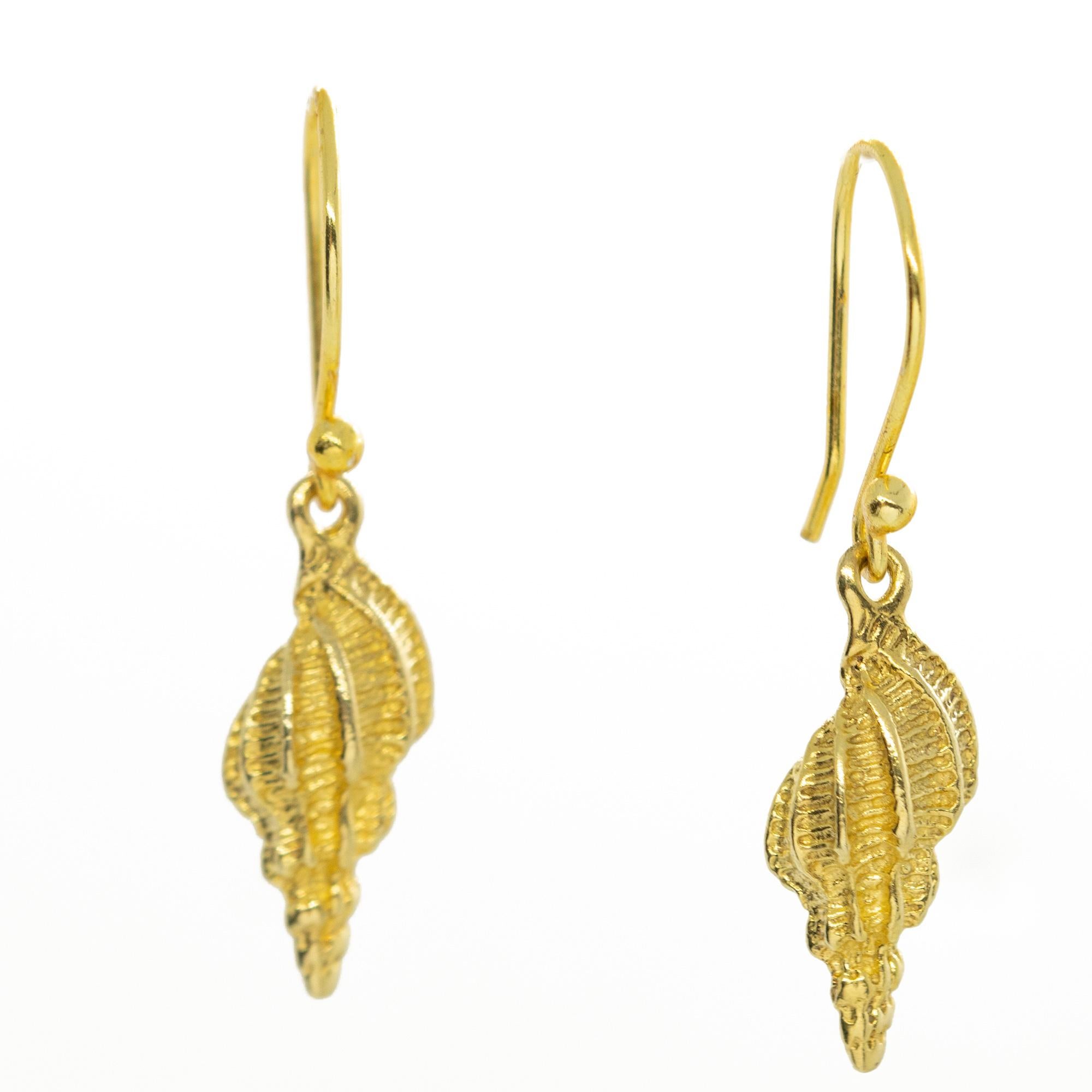 Intini Jewels - Orecchini artigianali estivi a forma di conchiglia placcati in oro e argento in vendita 1