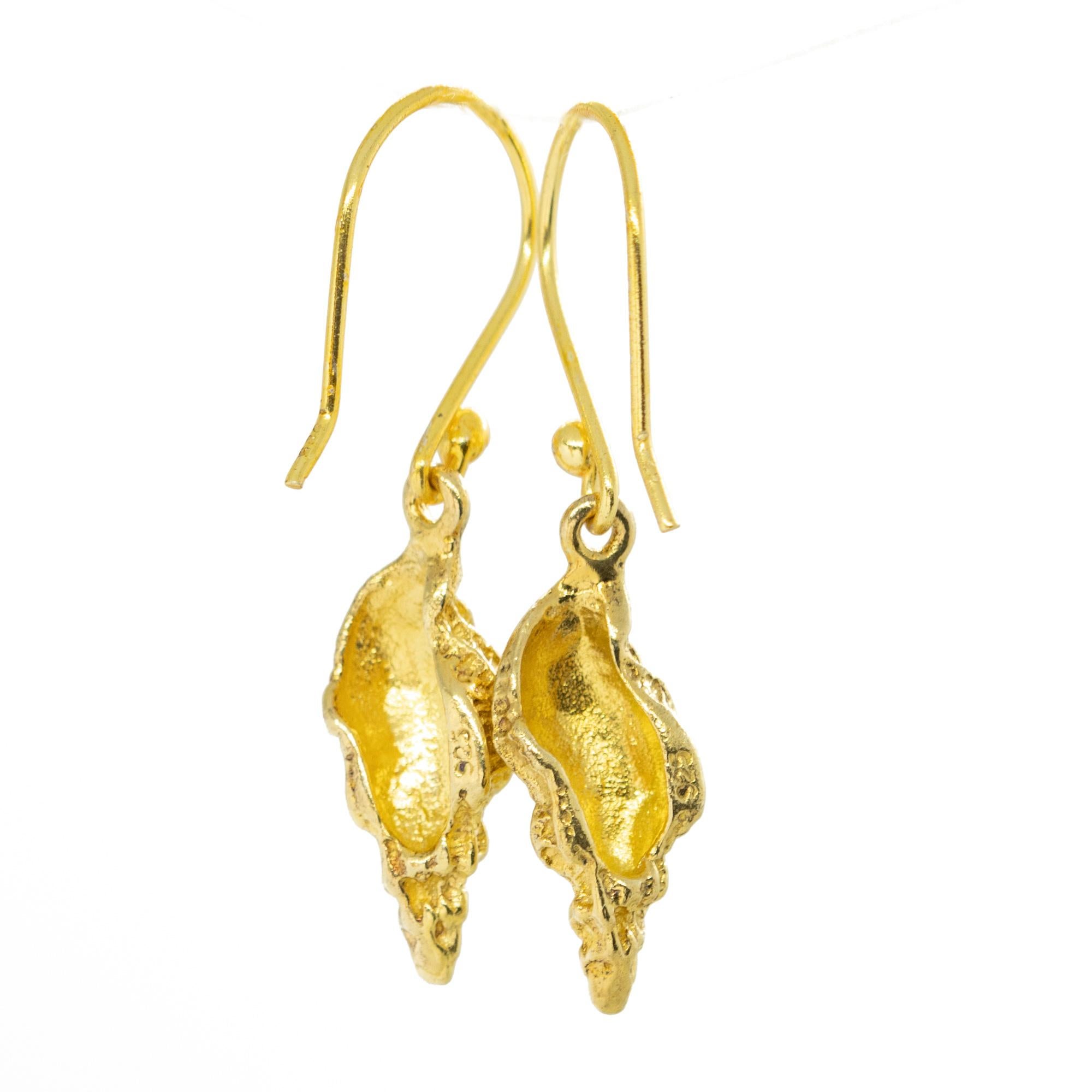 Intini Jewels - Orecchini artigianali estivi a forma di conchiglia placcati in oro e argento in vendita 2