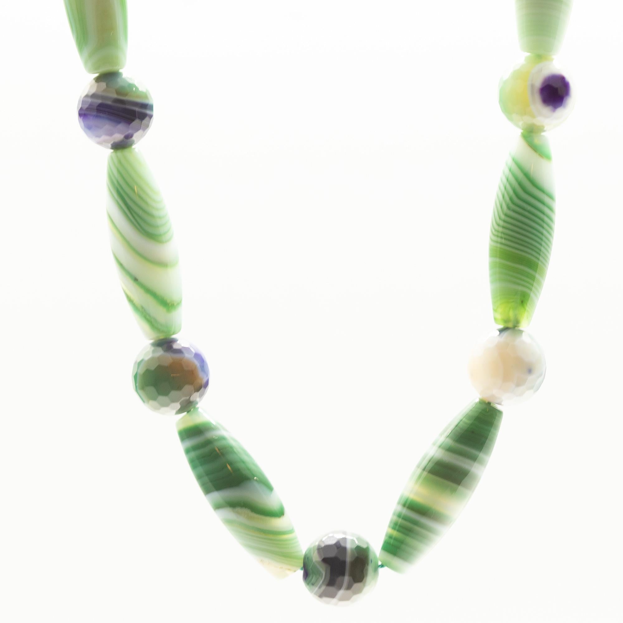Round Cut Intini Jewels Green Agate Purple Tubes 18k Yellow Gold Boho Chic Unisex Necklace For Sale
