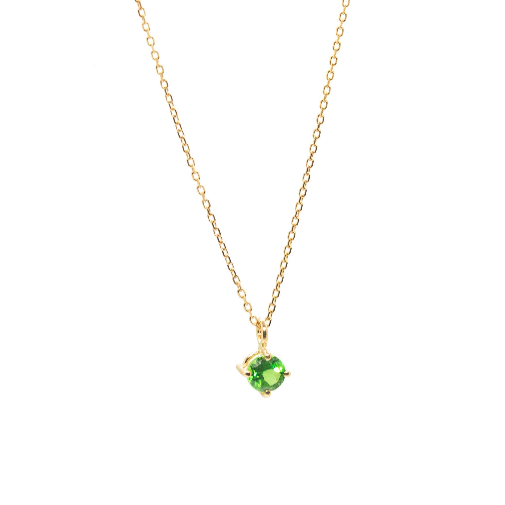 Minimalist 18 karat white gold necklace with a beautiful Green Tsavorite  of 0.35 carats.  The perfect handmade jewellery for an unforgettable cocktail night.

• 18 Karat pink Gold
• Natural Green Tsavorite 0.35 carats
• Total length 42 cm
• Total