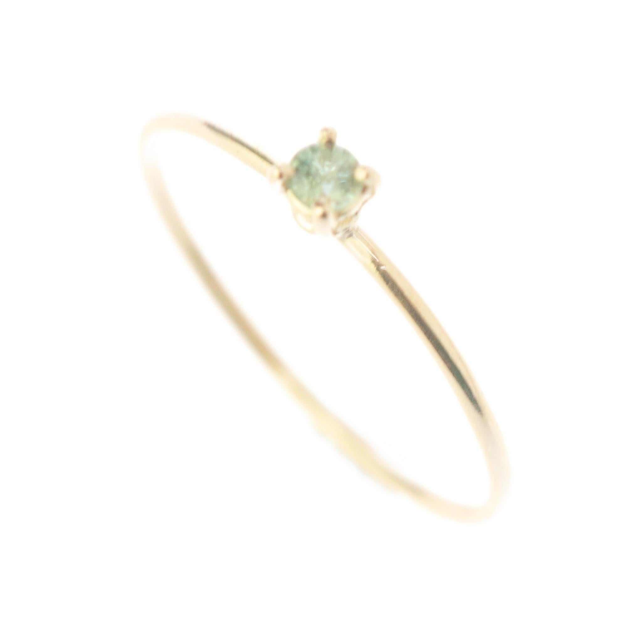 Intini Jewels, bague jonc bohème moderne et chic en or 9 carats et saphir vert, faite à la main Pour femmes en vente