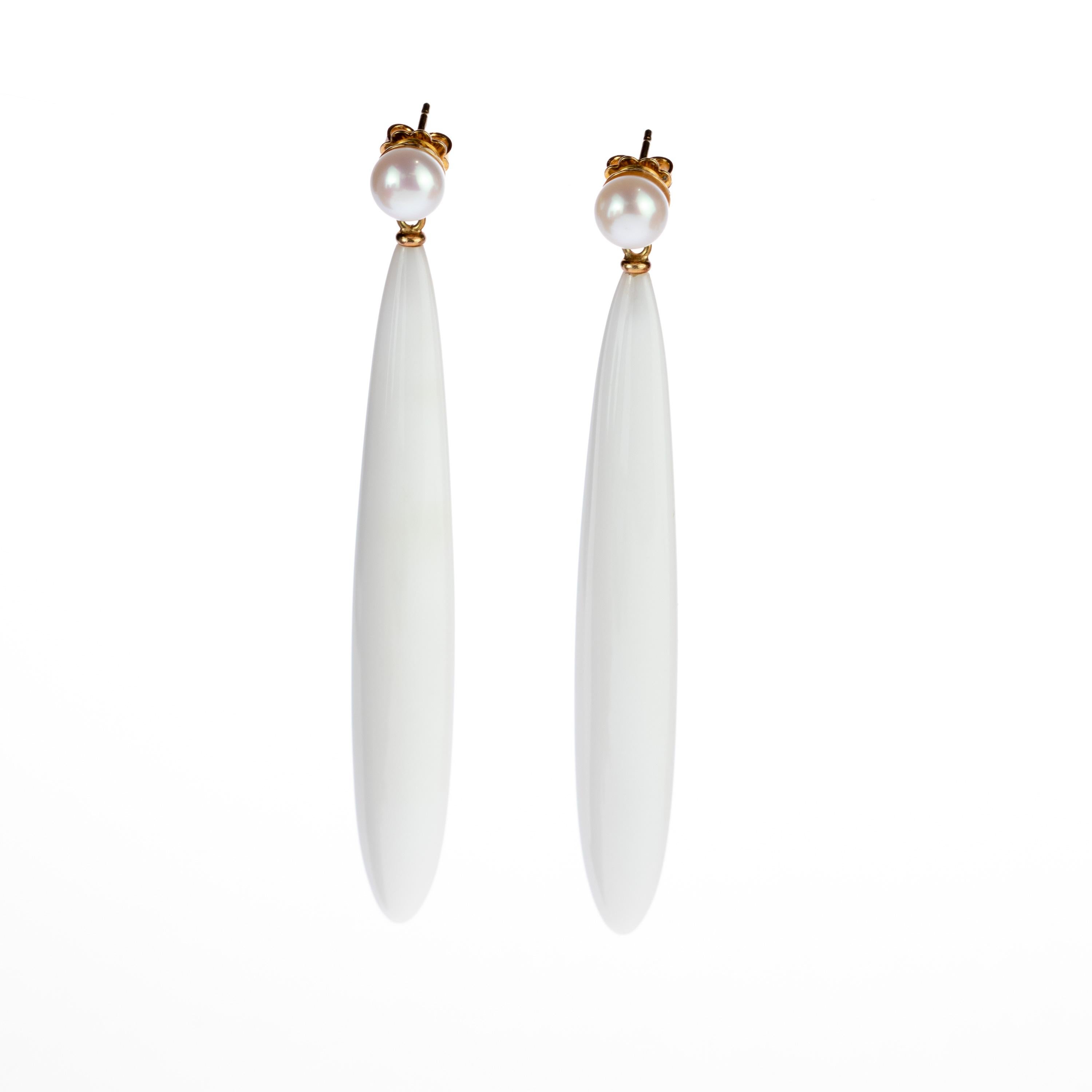 Stunning and mistic crafted white bull agate earrings with round freshwater 0.6 cm pearls. Flat drops and fantastic gems holded by delicate 18 karat yellow gold details. Evoking all the italian tradition resulting in a stunning masterpiece, with an