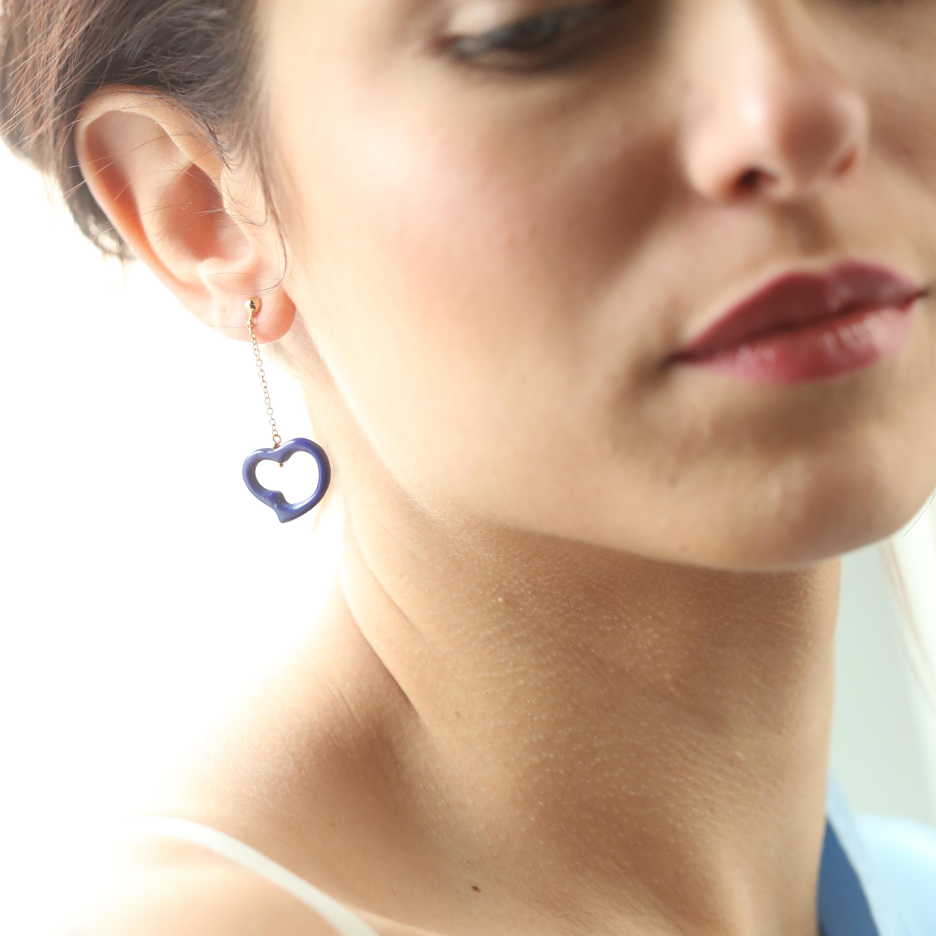 These breathtaking Intini Jewels Lapis Lazuli and drop earrings, have a sweet design and the most precious stones. Drop dangle earrings composed by a 18 karat yellow long delicate chain, inspired by the pure feeling of love and inner serenity. The