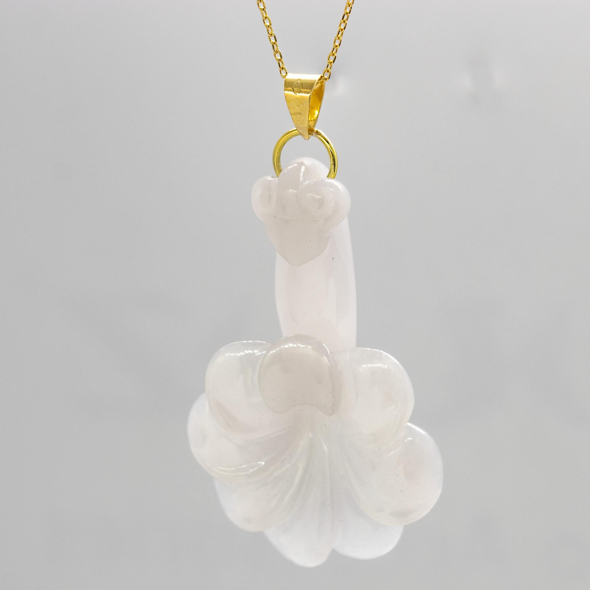 Art nouveau Intini Jewels, collier à pendentif fleur en or jaune 18 carats et jadéite lavande en vente