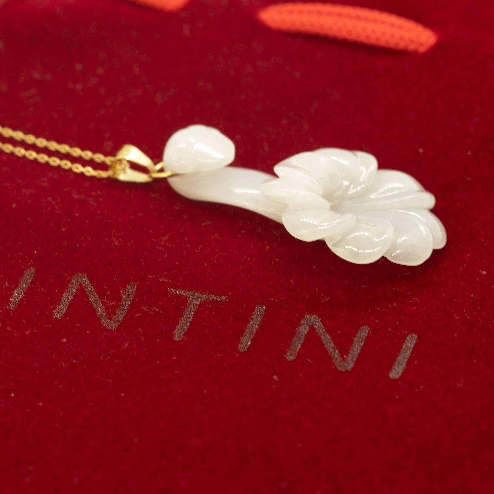 Intini Jewels, collier à pendentif fleur en or jaune 18 carats et jadéite lavande en vente 1
