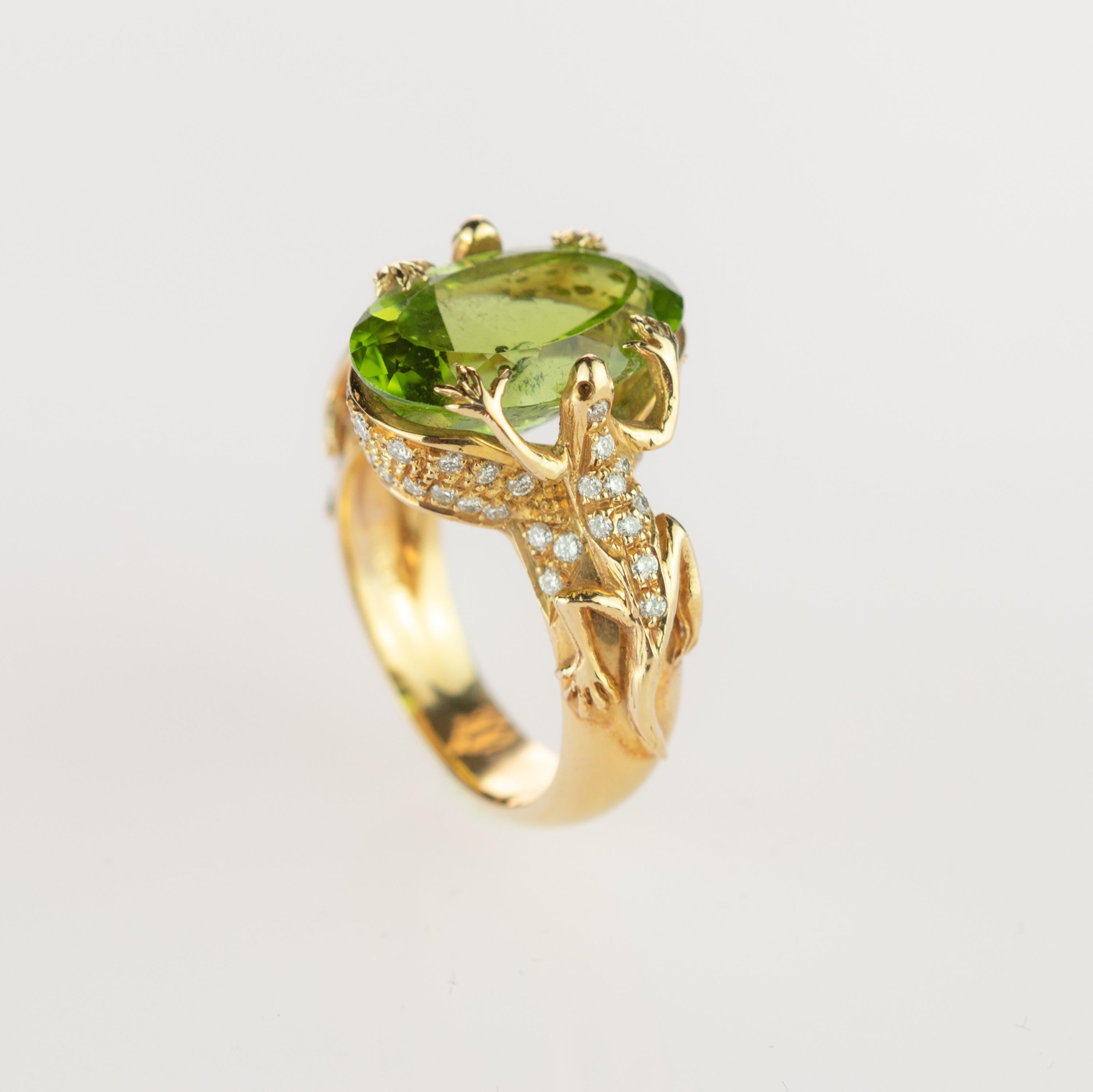 Art Nouveau Intini Jewels Lizard Salamander Peridot Diamond 18 Karat Gold Vintage Ring For Sale
