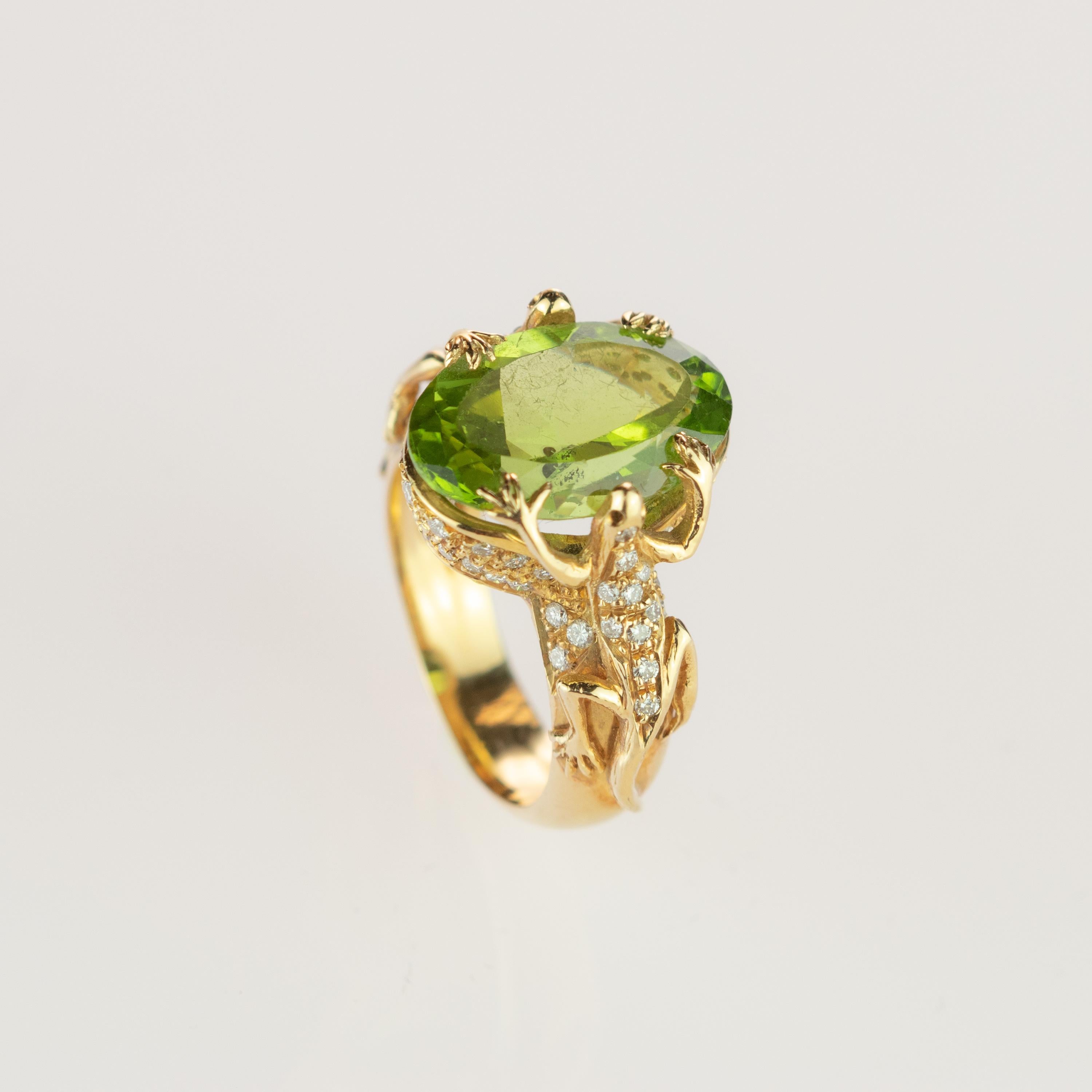 Women's Intini Jewels Lizard Salamander Peridot Diamond 18 Karat Gold Vintage Ring For Sale