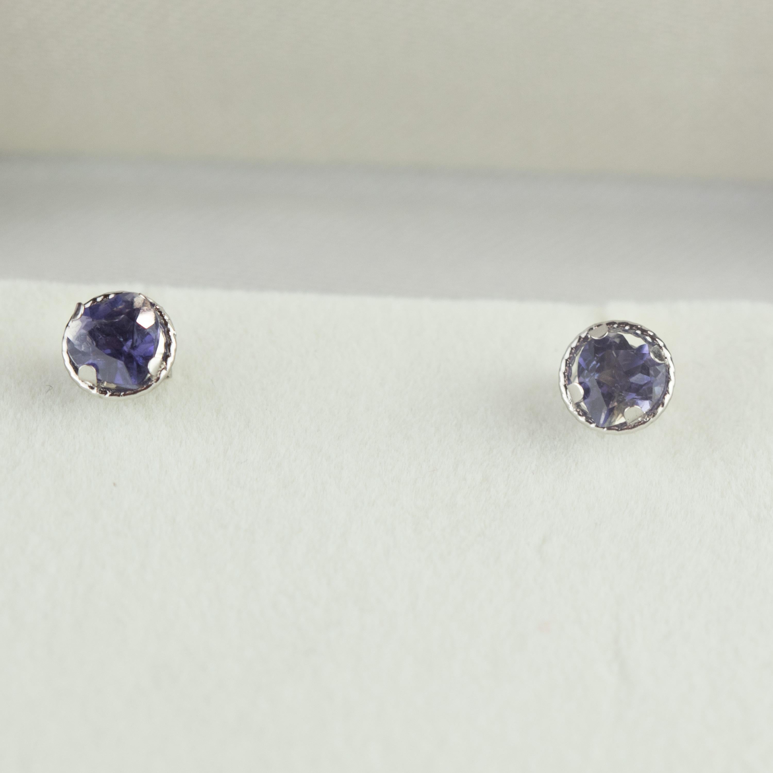 Intini Jewels Iolite Heart Shape 18 Karat White Gold Stud Handmade Earrings In condizioni Nuovo a Milano, IT