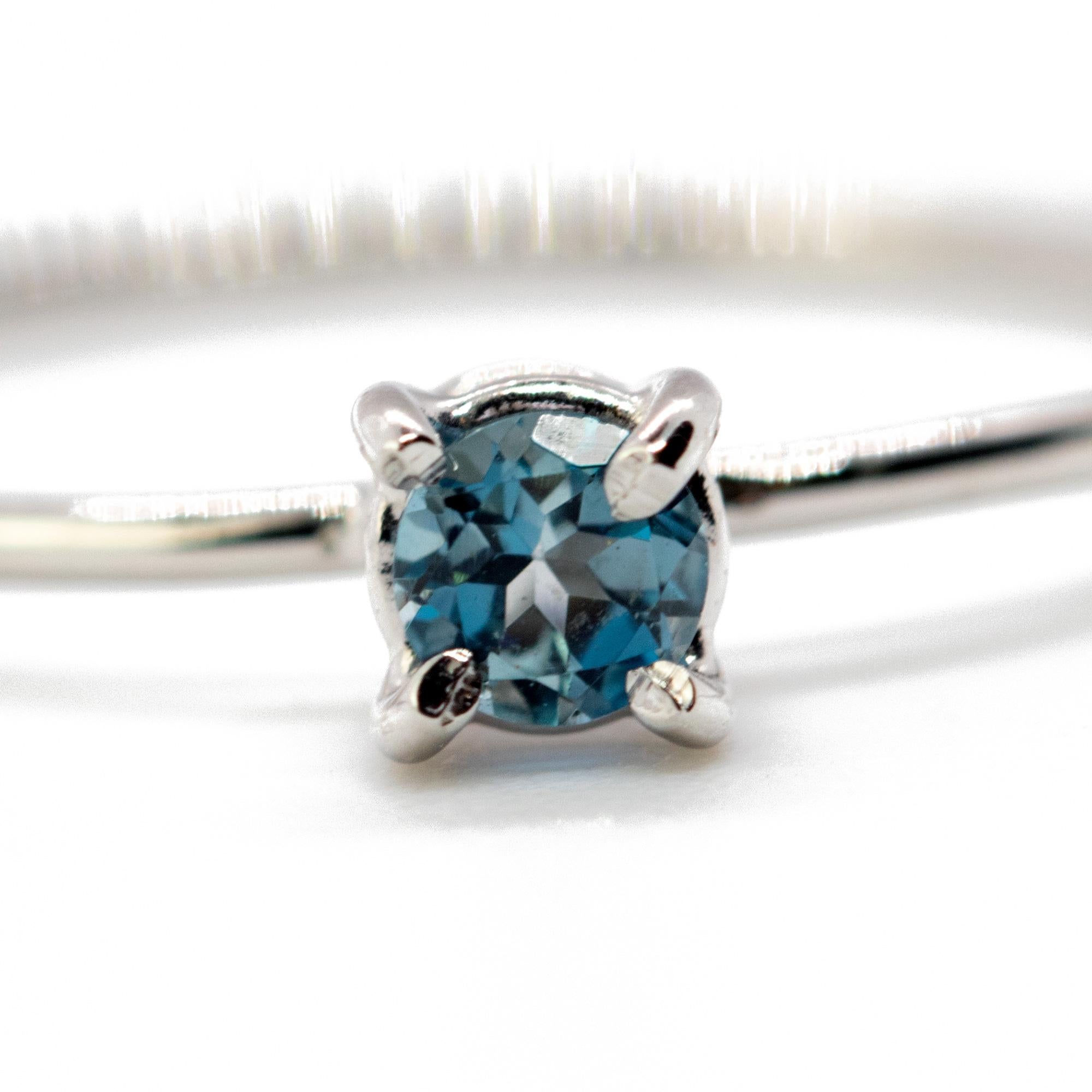 Intini Jewels Londres Topacio Oro Blanco 18 Kilates Cocktail Chic Anillo Oval Deco Midi Corte brillante en venta