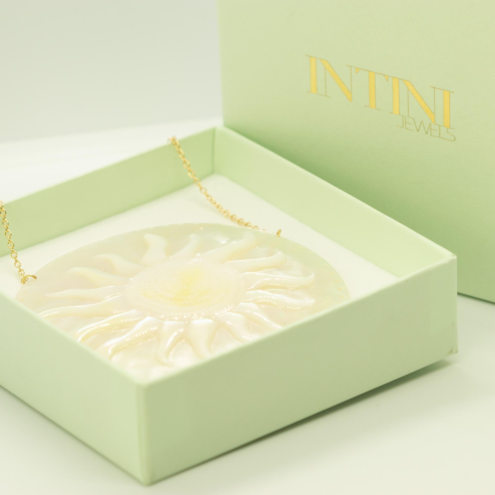 Art Nouveau Intini Jewels Mother of Pearl 18K Yellow Gold Sun Pendant Summer Chic Necklace For Sale