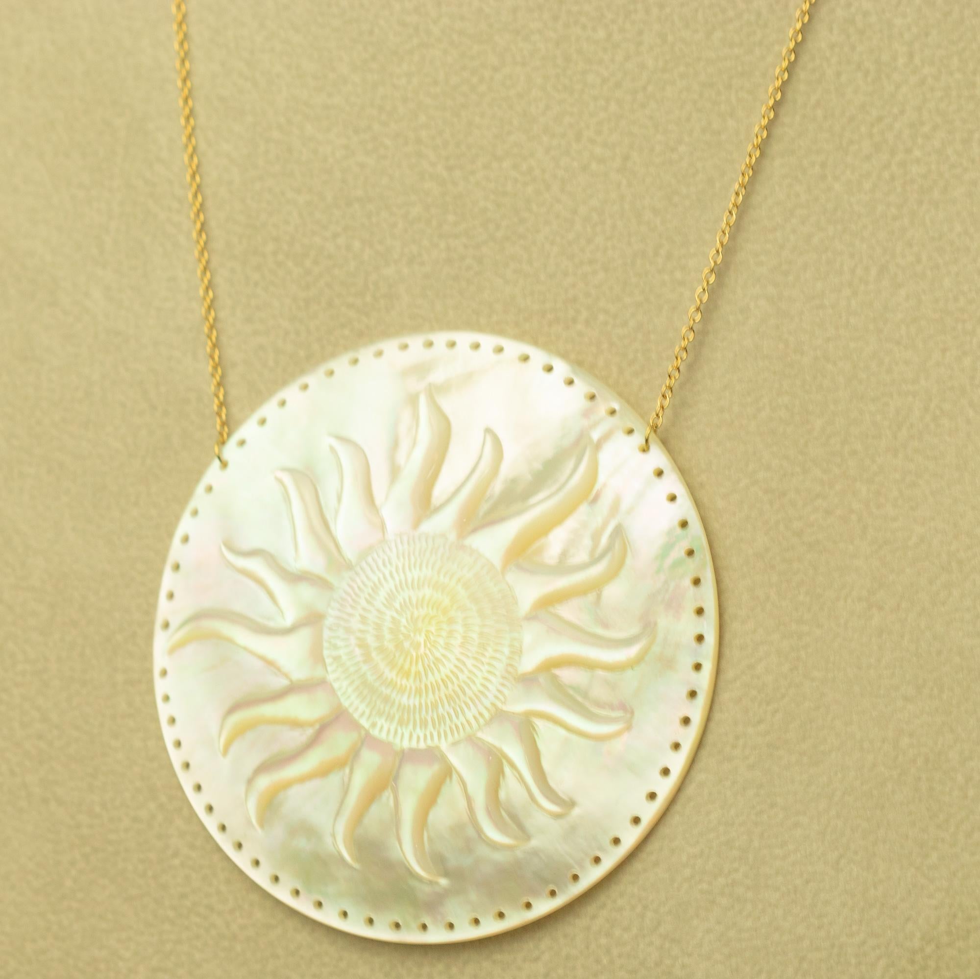 Round Cut Intini Jewels Mother of Pearl 18K Yellow Gold Sun Pendant Summer Chic Necklace For Sale